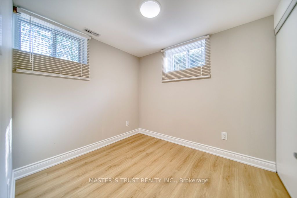 82 Oxford Street Basement Property Photo 16