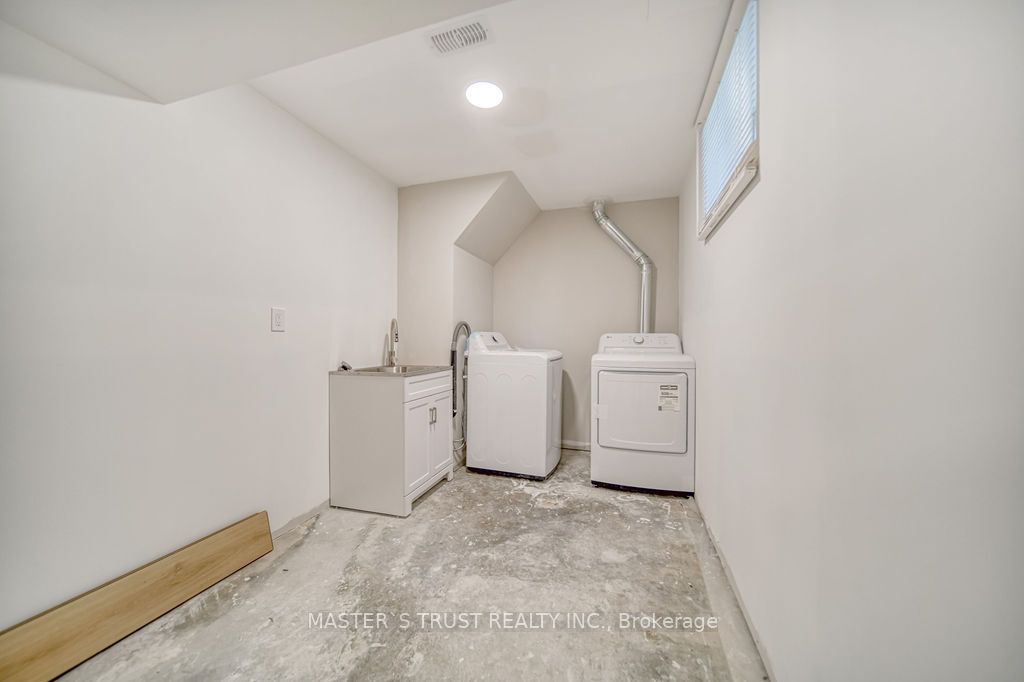82 Oxford Street Basement Property Photo 18