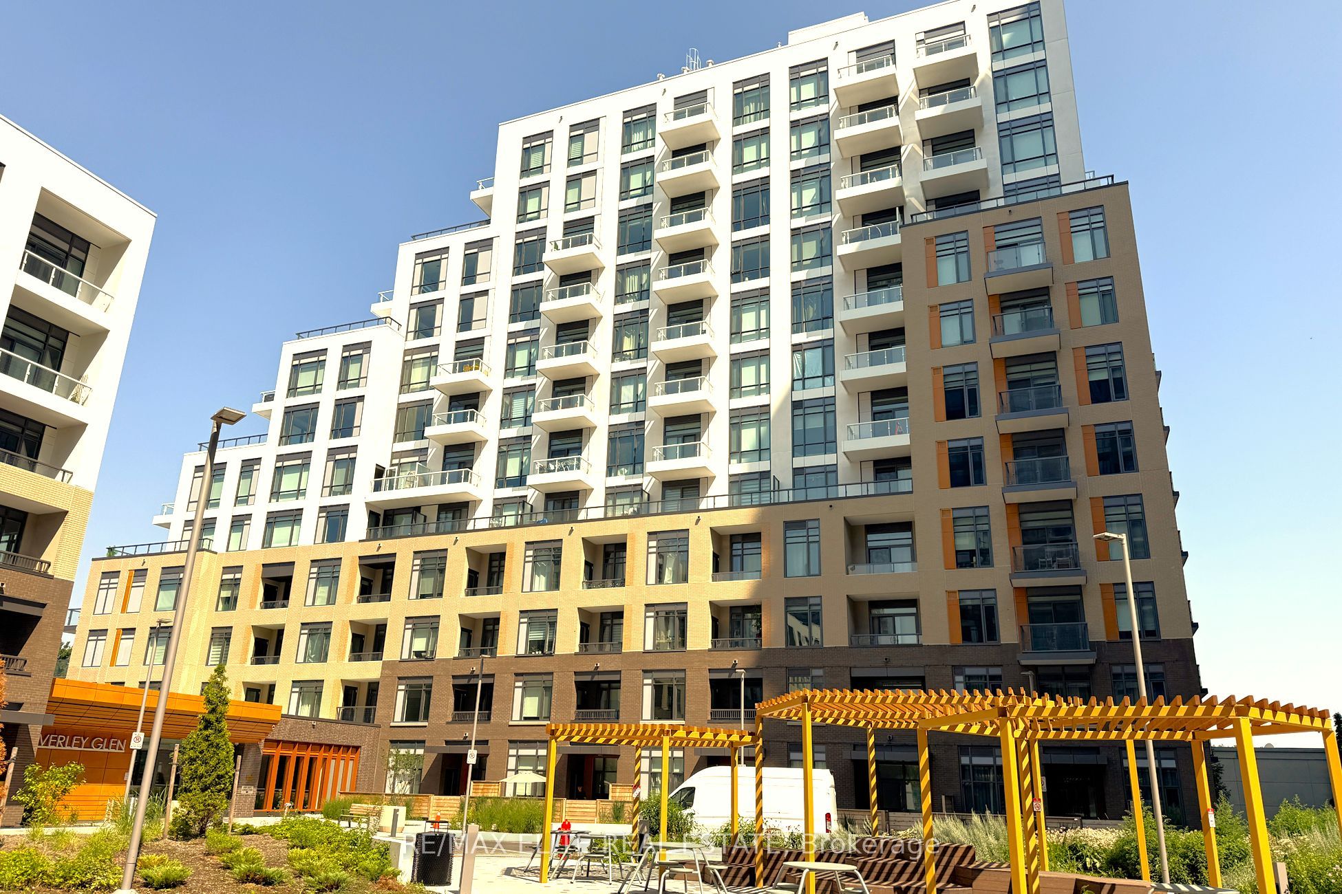 8 Beverley Glen Blvd Property Photo 1