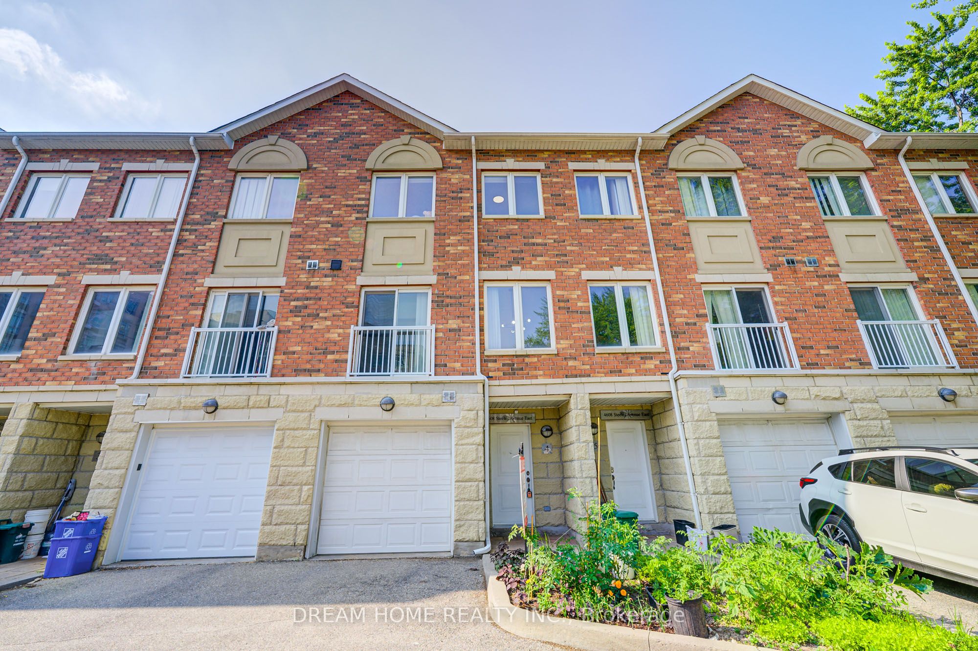 4608 Steeles Avenue E Th4 Property Photo