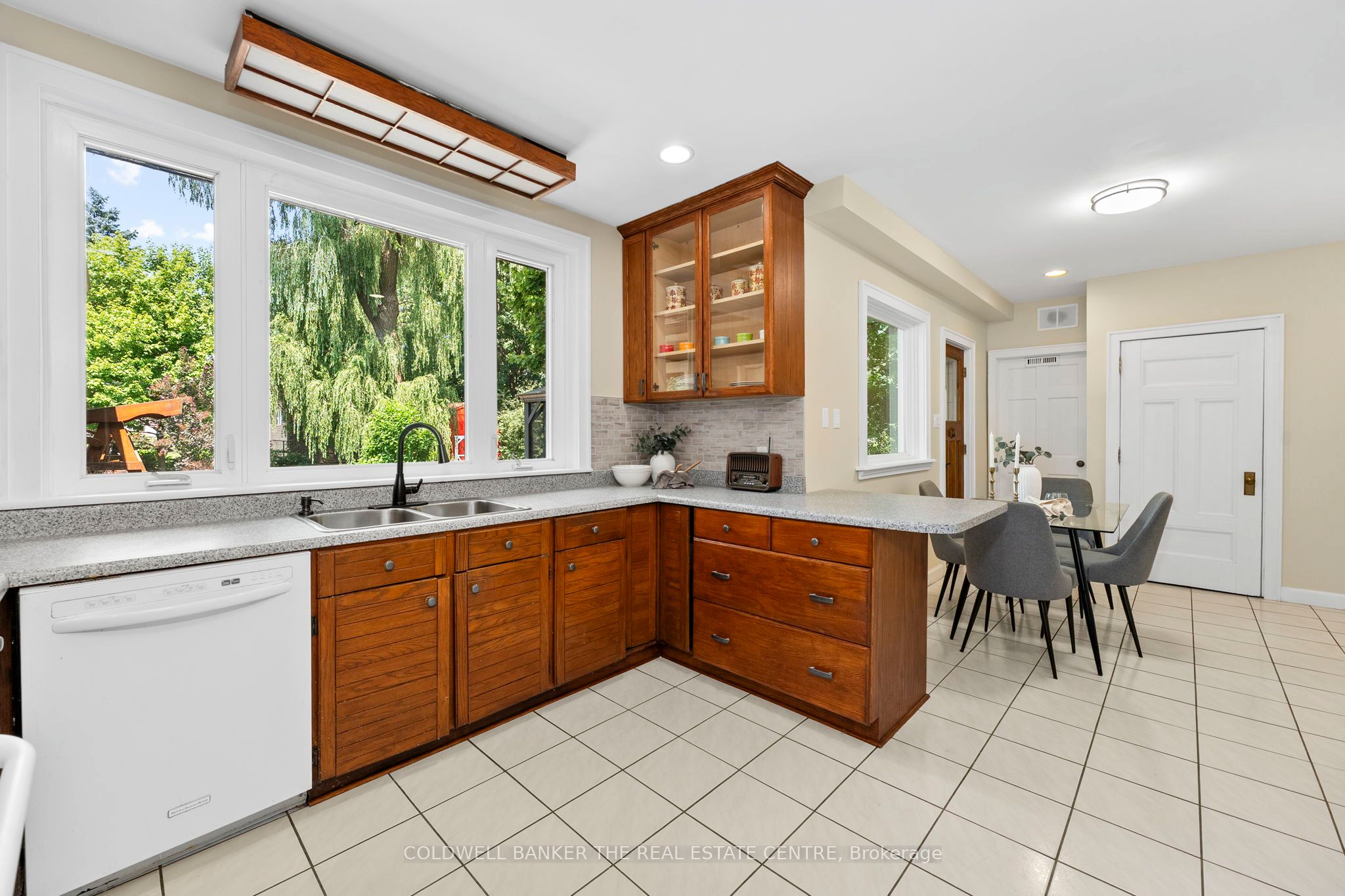 10 Connaught Avenue Property Photo 17