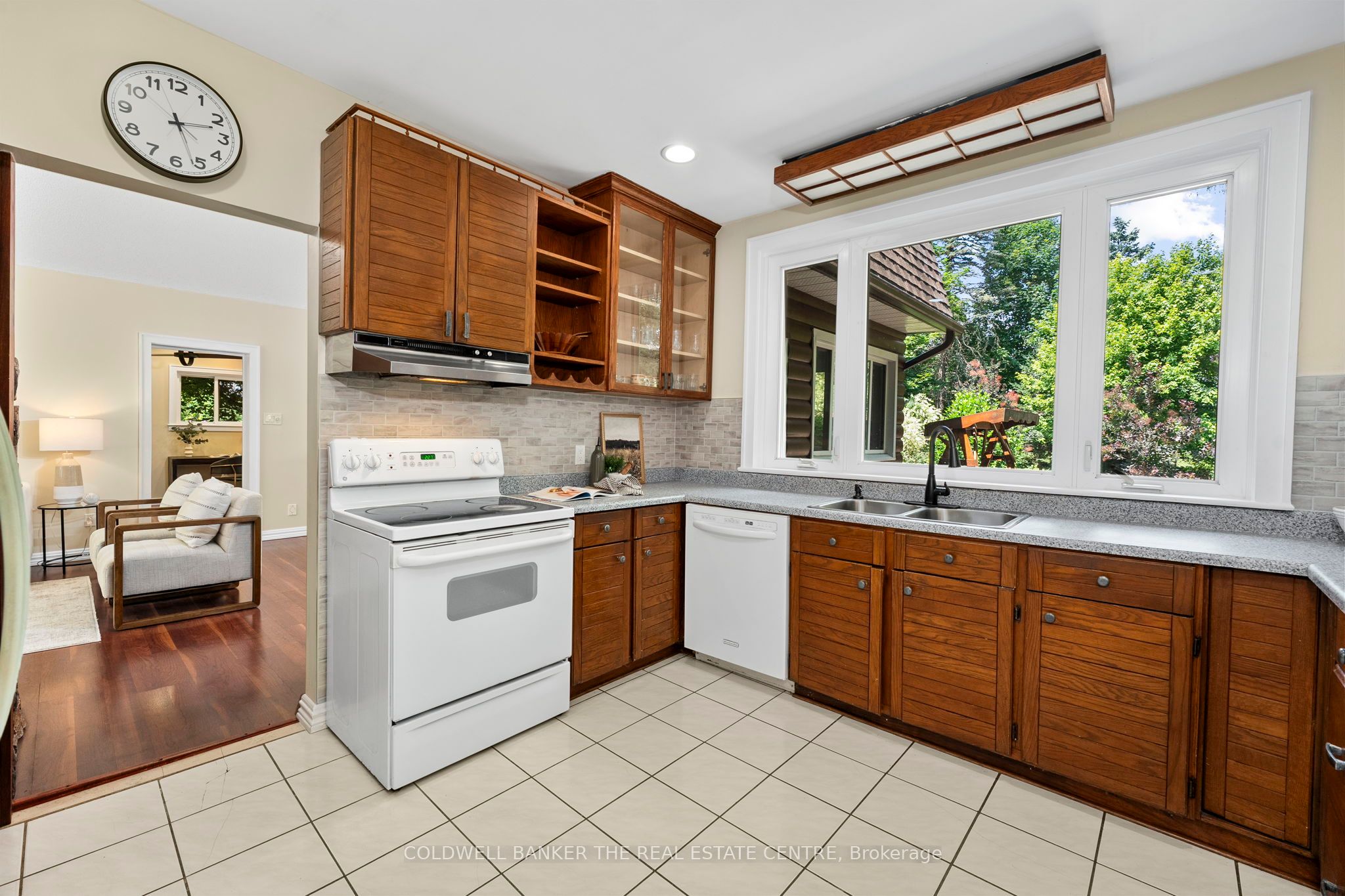 10 Connaught Avenue Property Photo 18