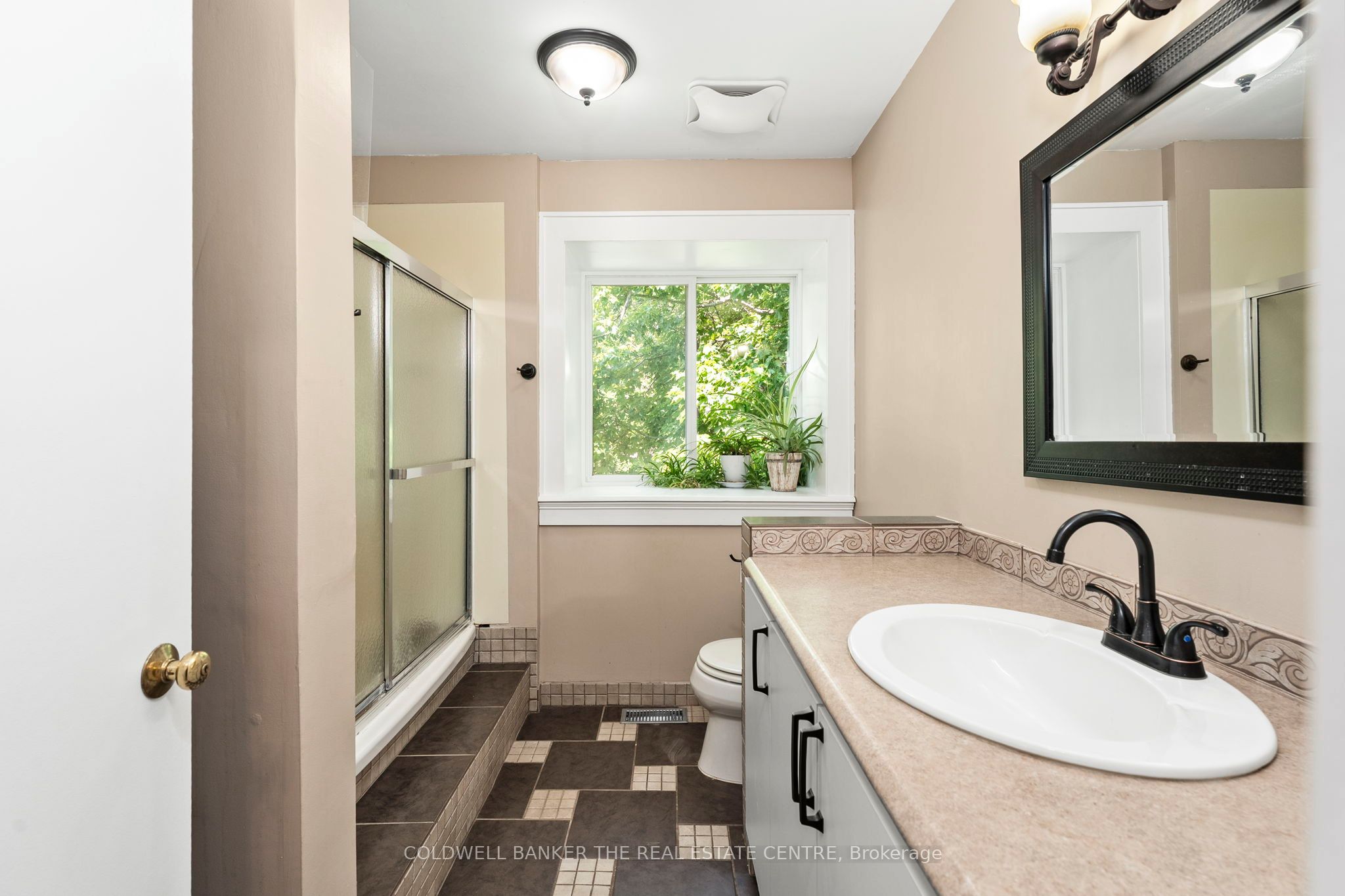 10 Connaught Avenue Property Photo 28
