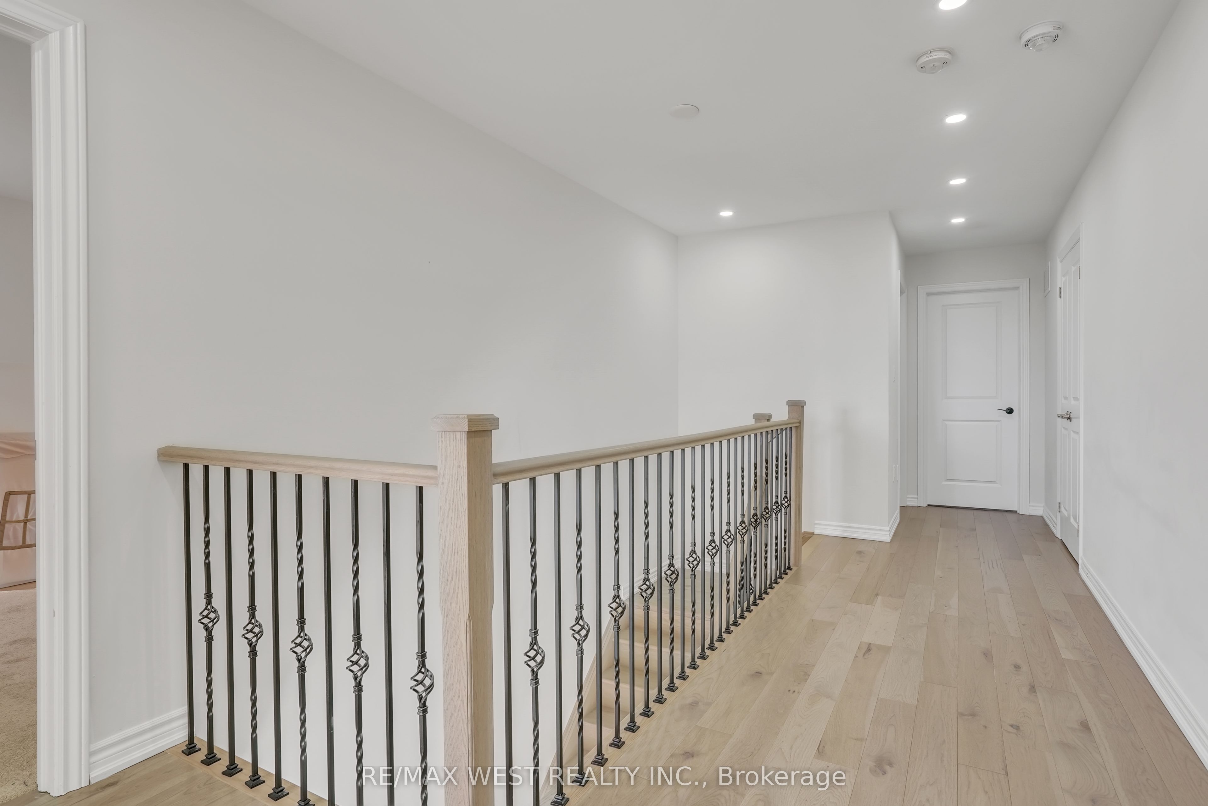 1221 Corby Way Property Photo 8