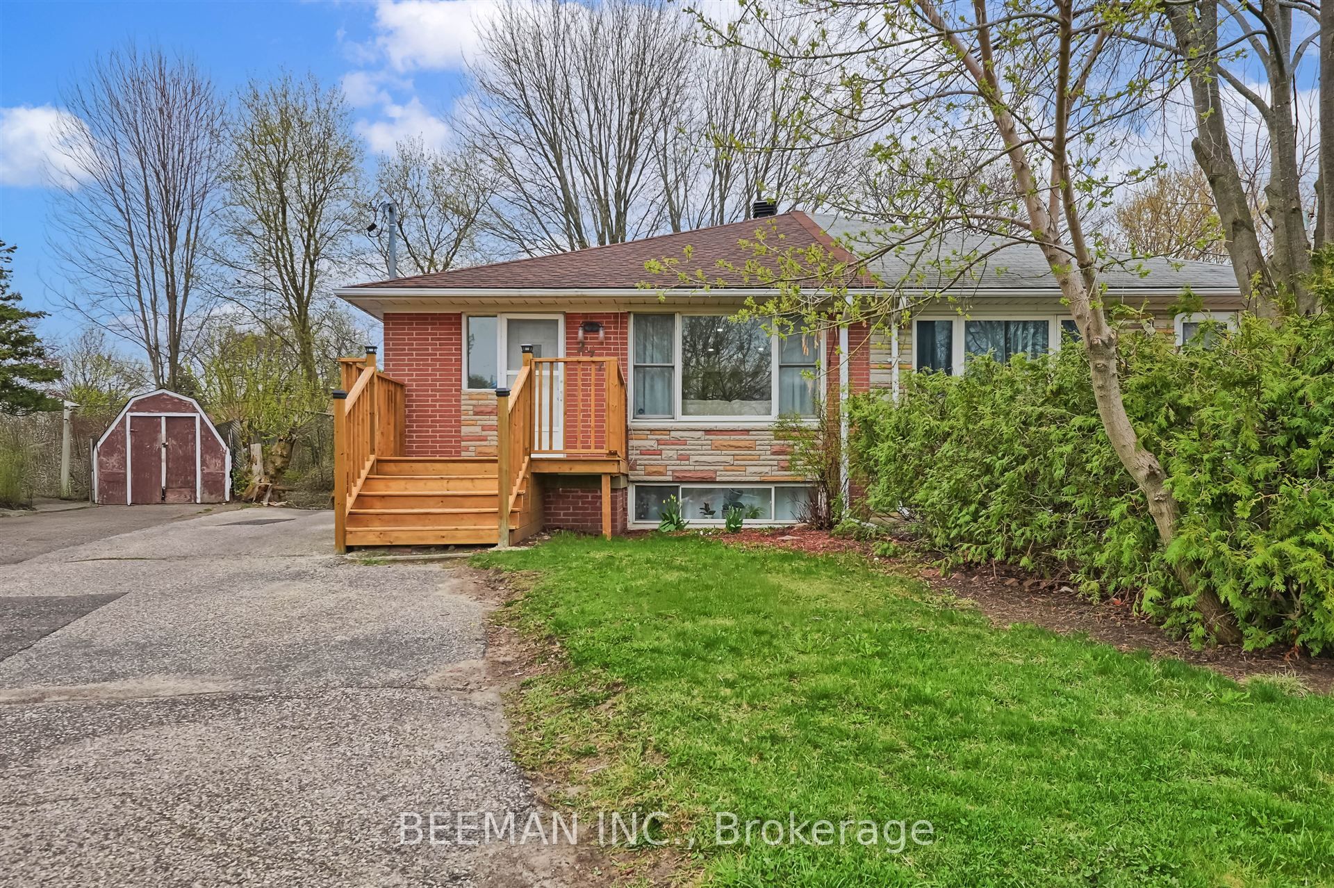 277 Silverbirch Drive Property Photo 1