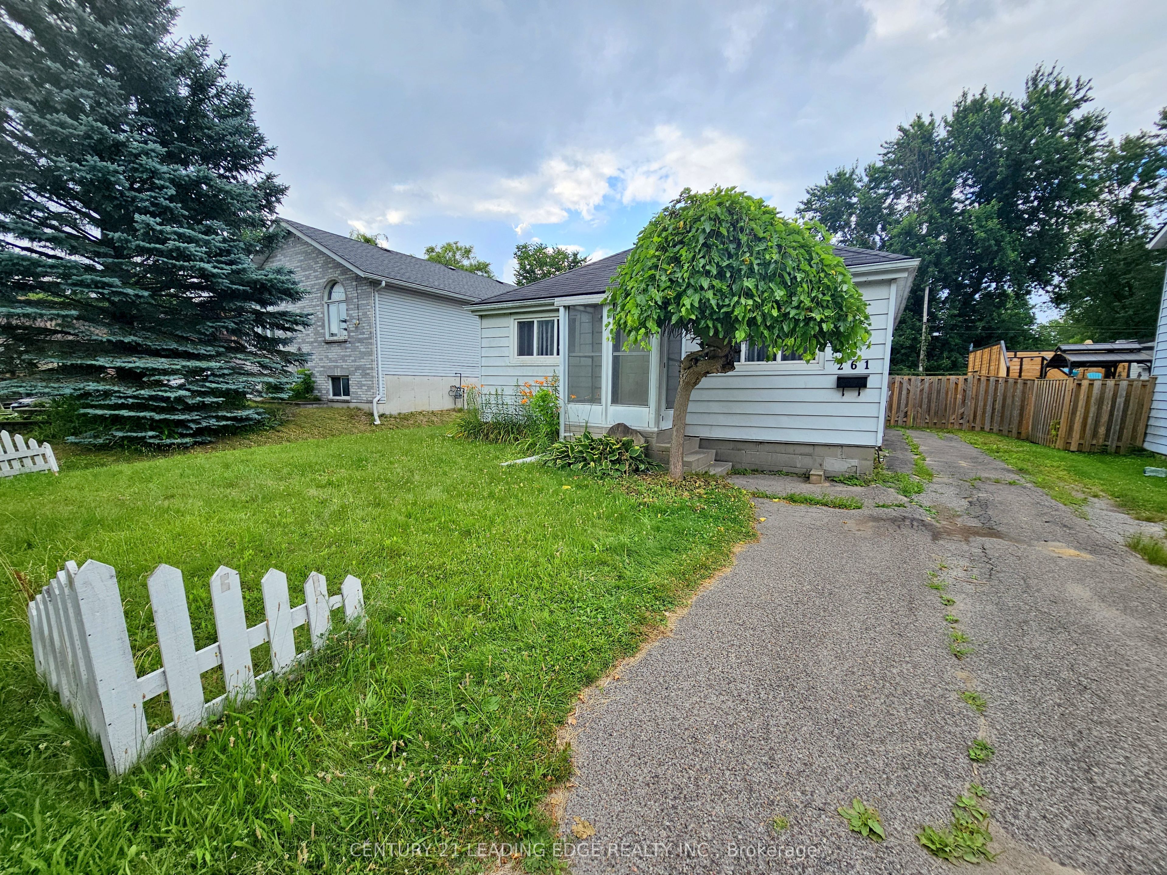 261 Parkway Ave Property Photo 1