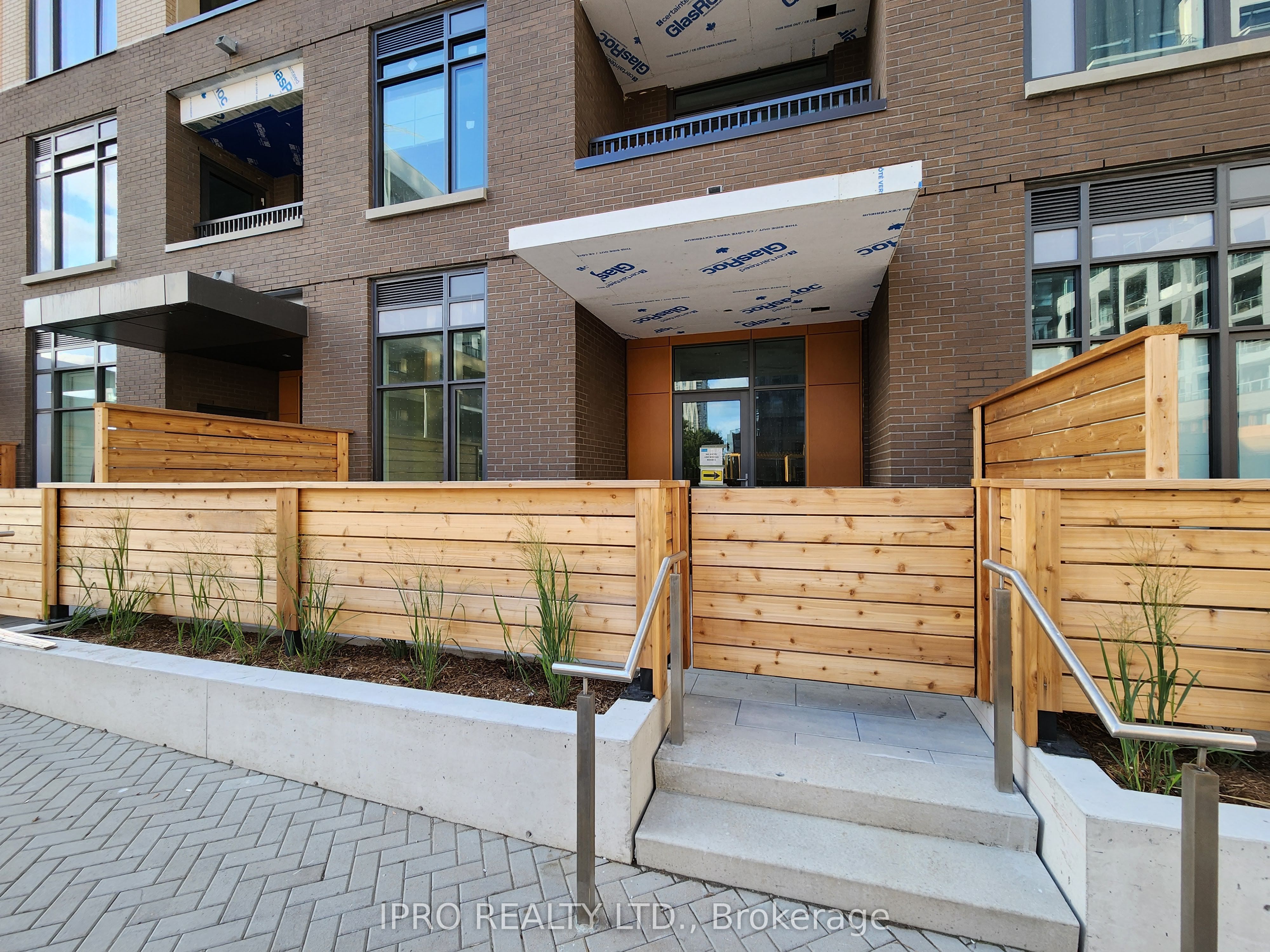 8 Beverley Glen Blvd Property Photo 1