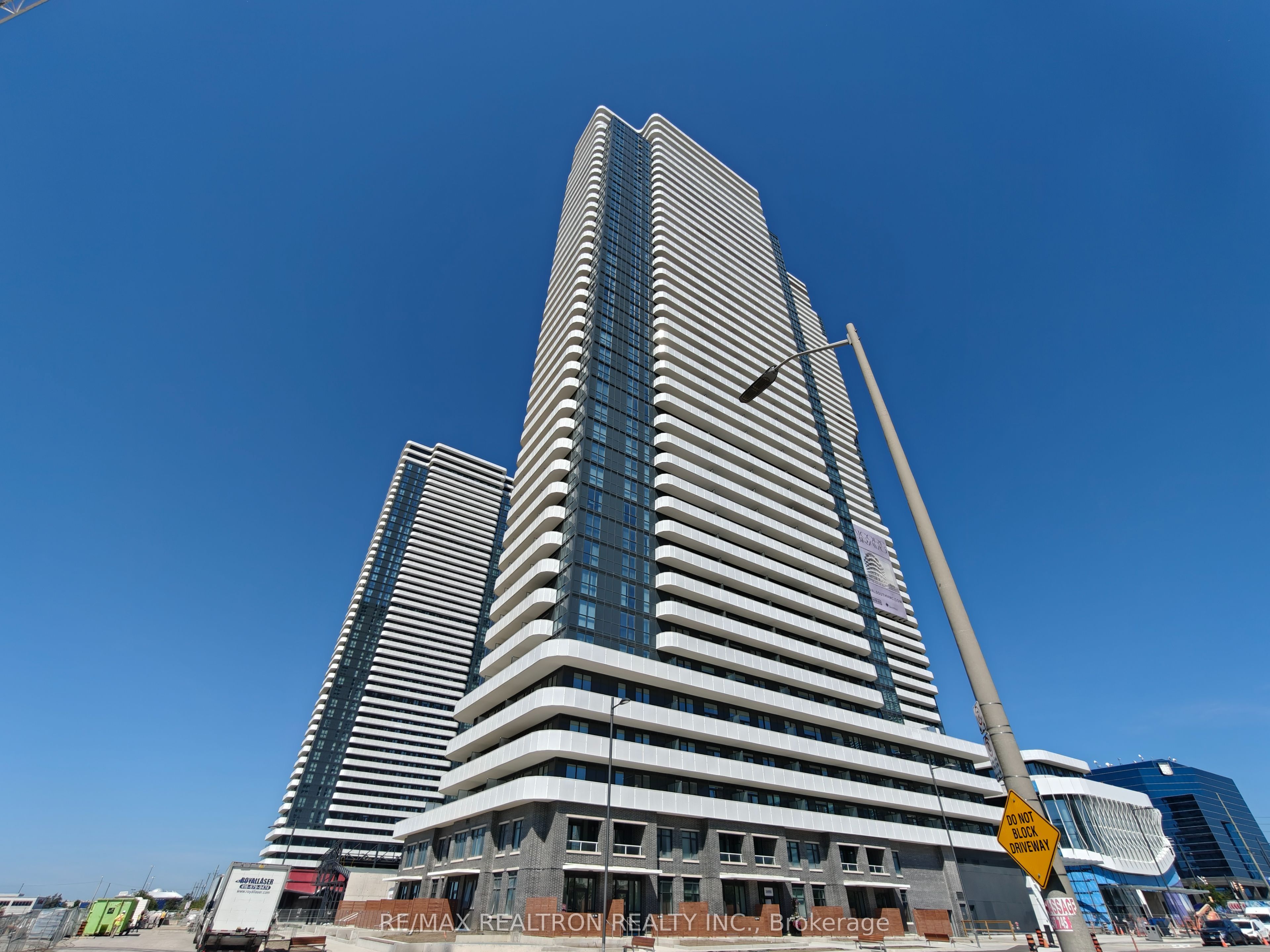 28 Interchange Way Property Photo 1