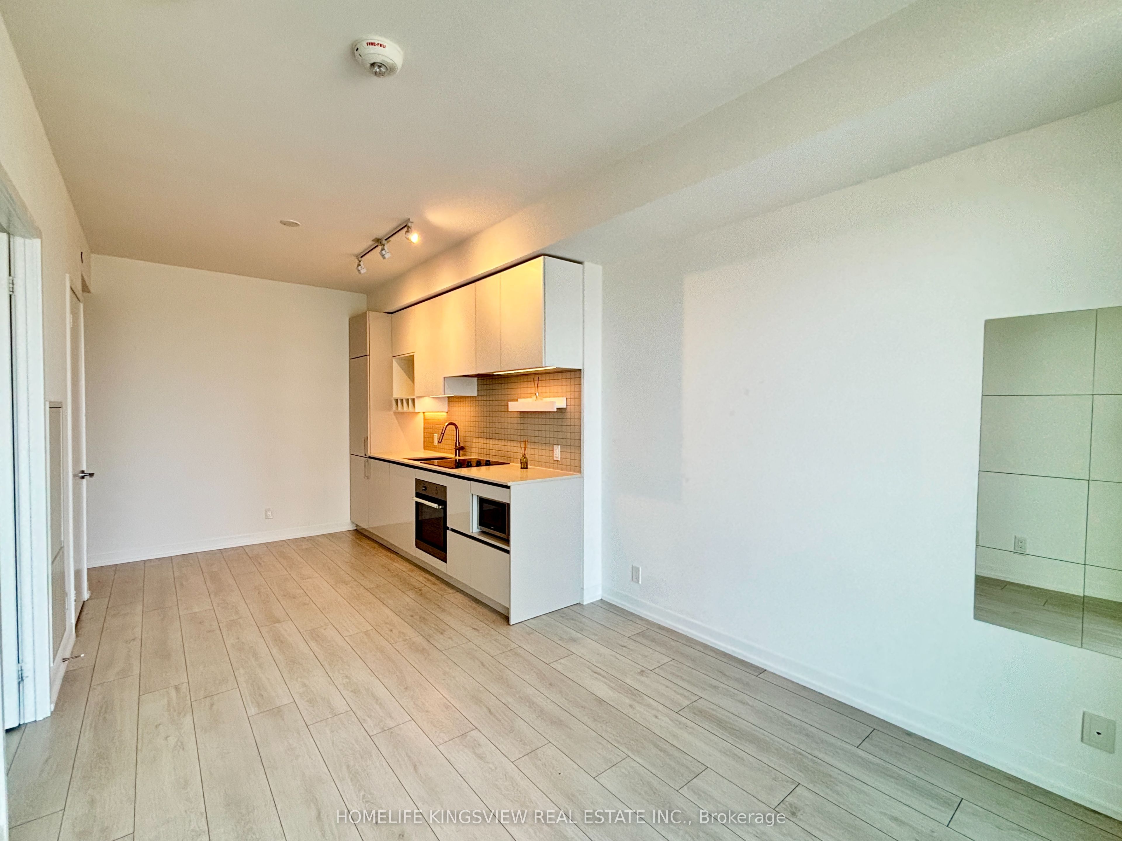 950 Portage Parkway 2911 Property Photo 6