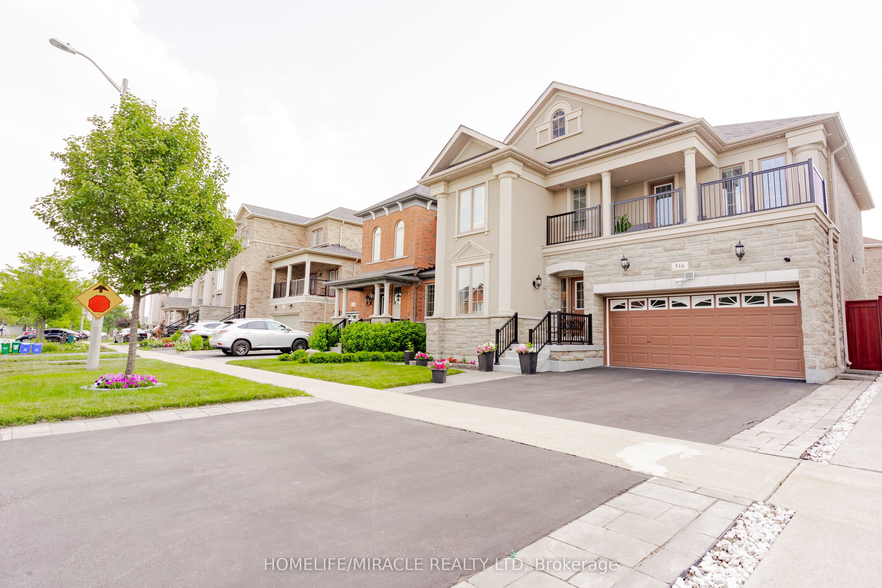 516 Vellore Woods Boulevard Property Photo 2