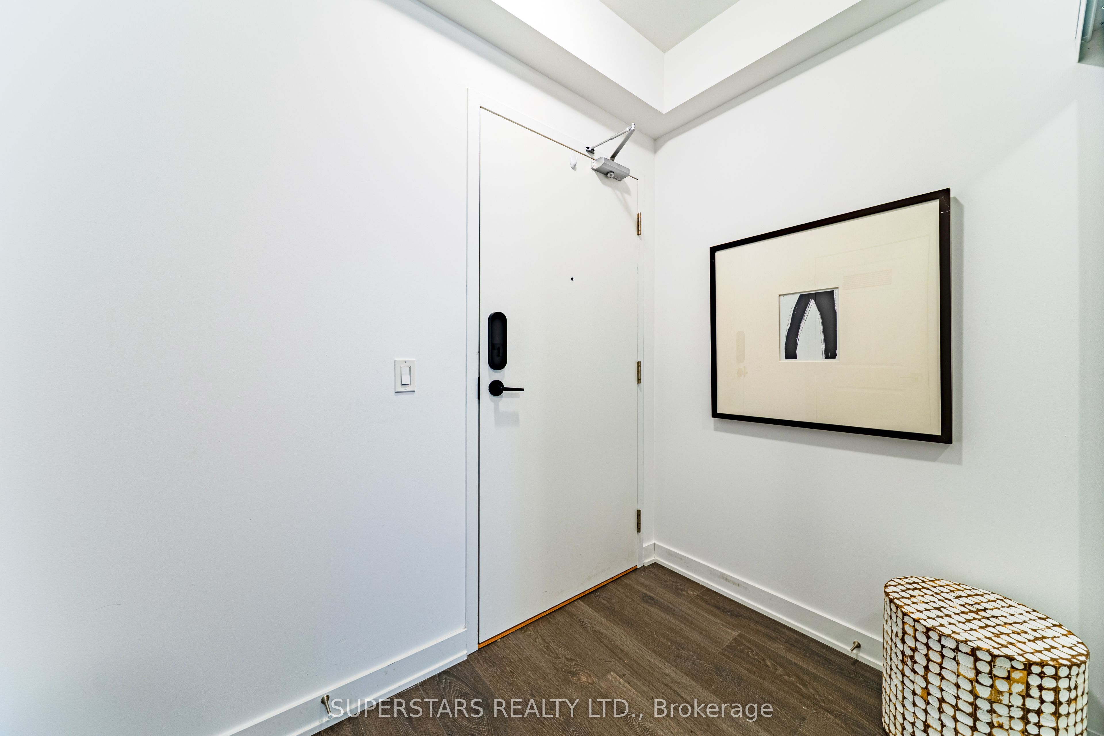 85 Oneida Crescent #407 Property Photo 7