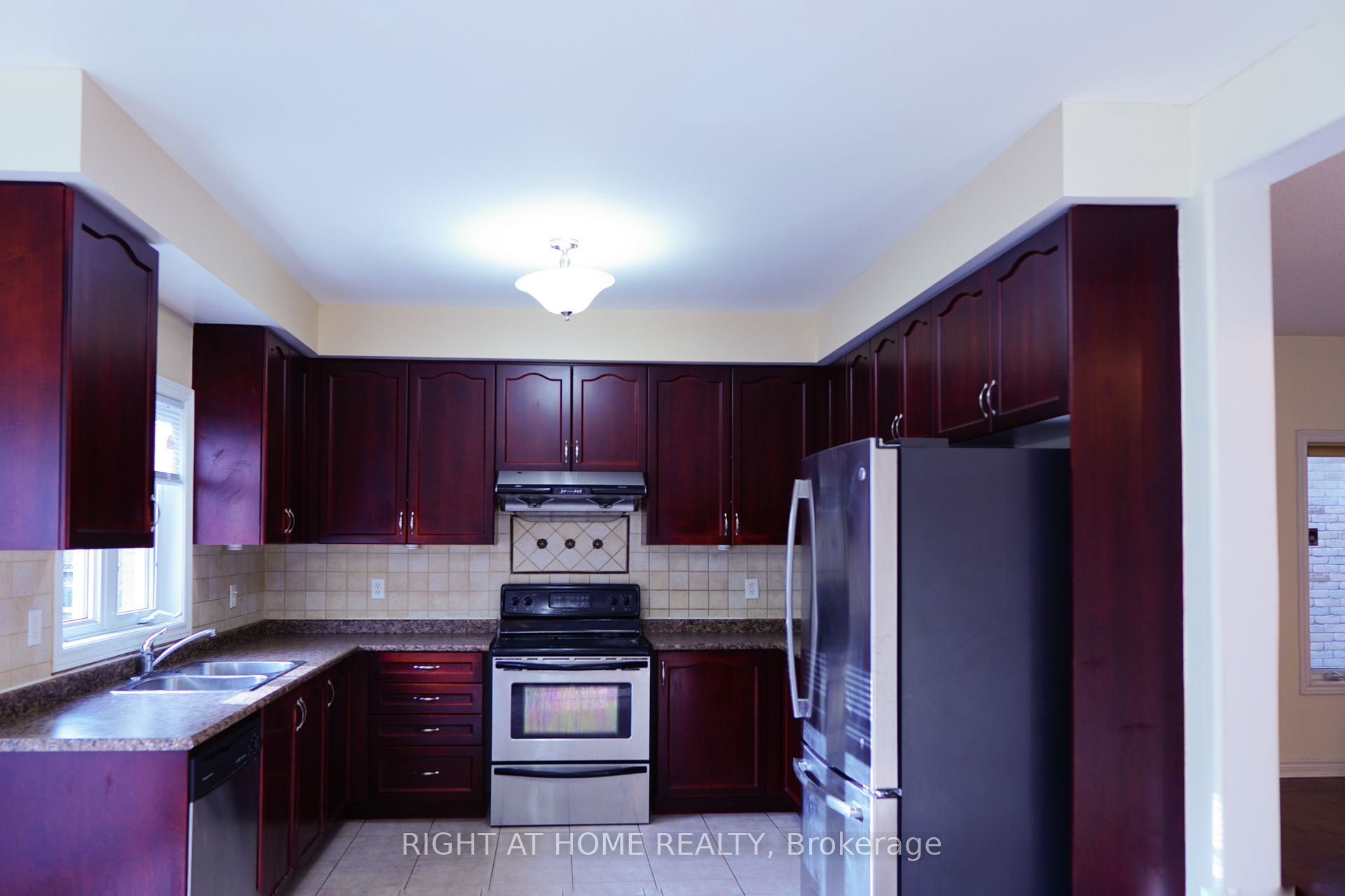 102 Rivington Avenue Property Photo 4
