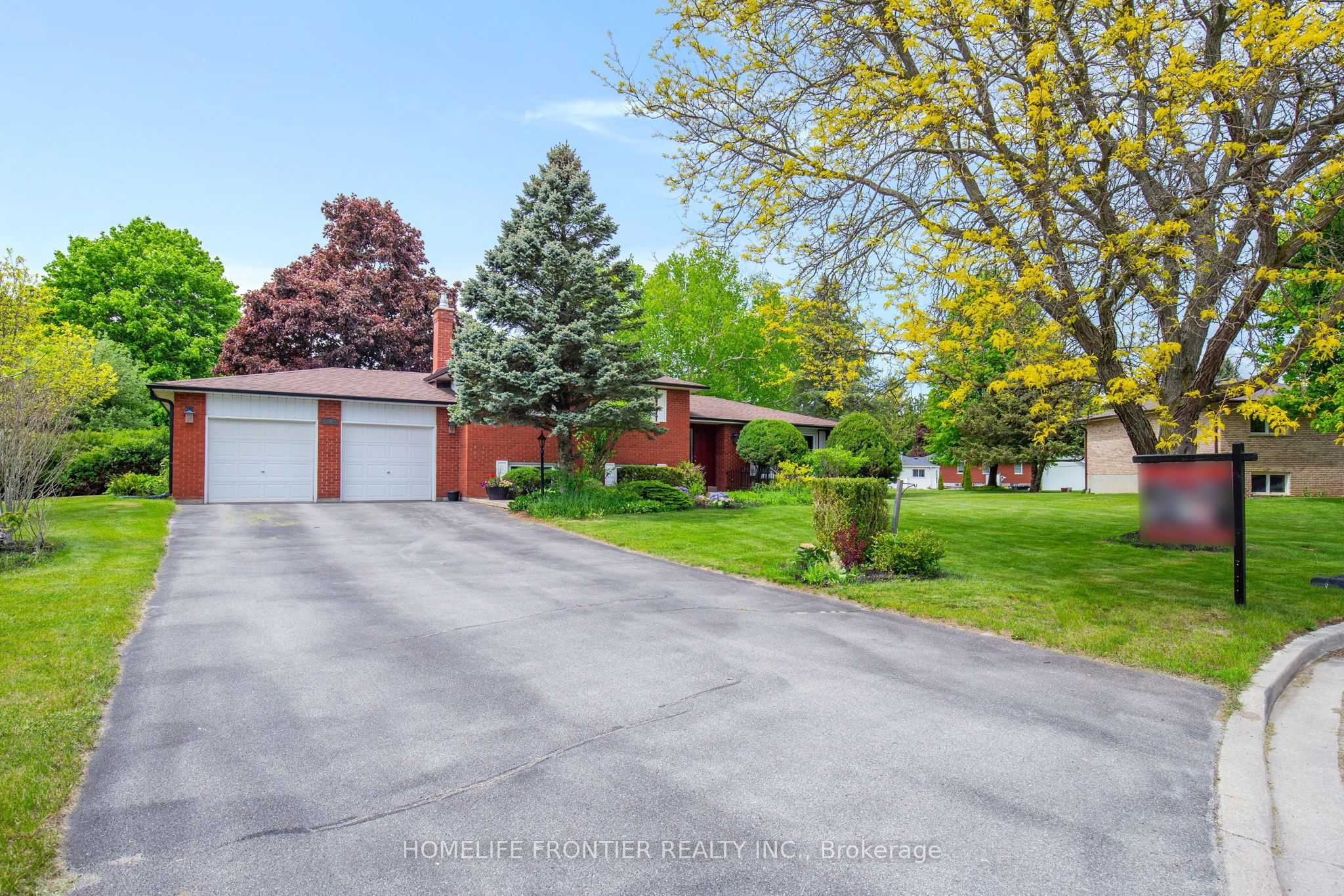 40 Delta Cres Property Photo 1