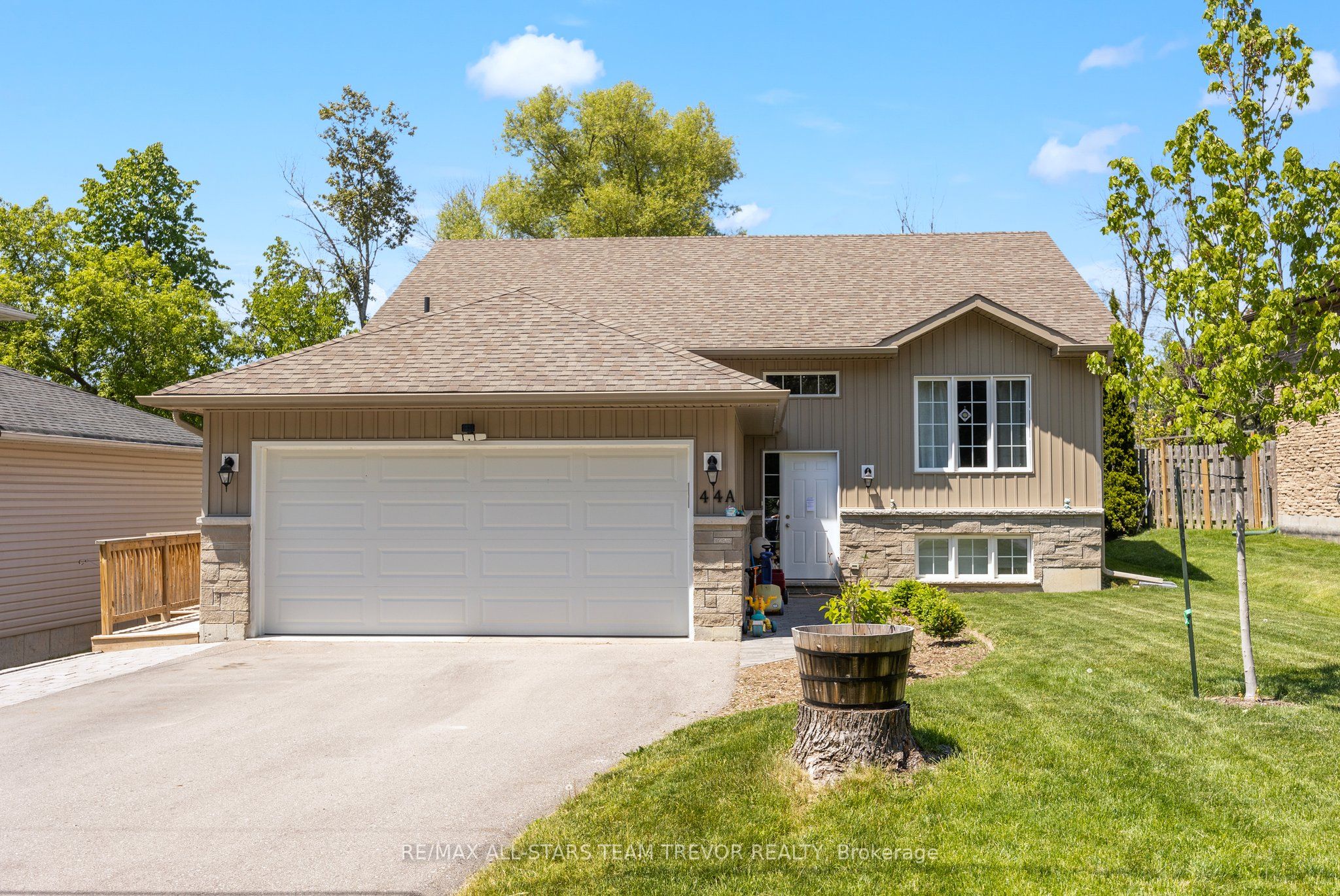 44 A Evelyn Ave Property Photo 1