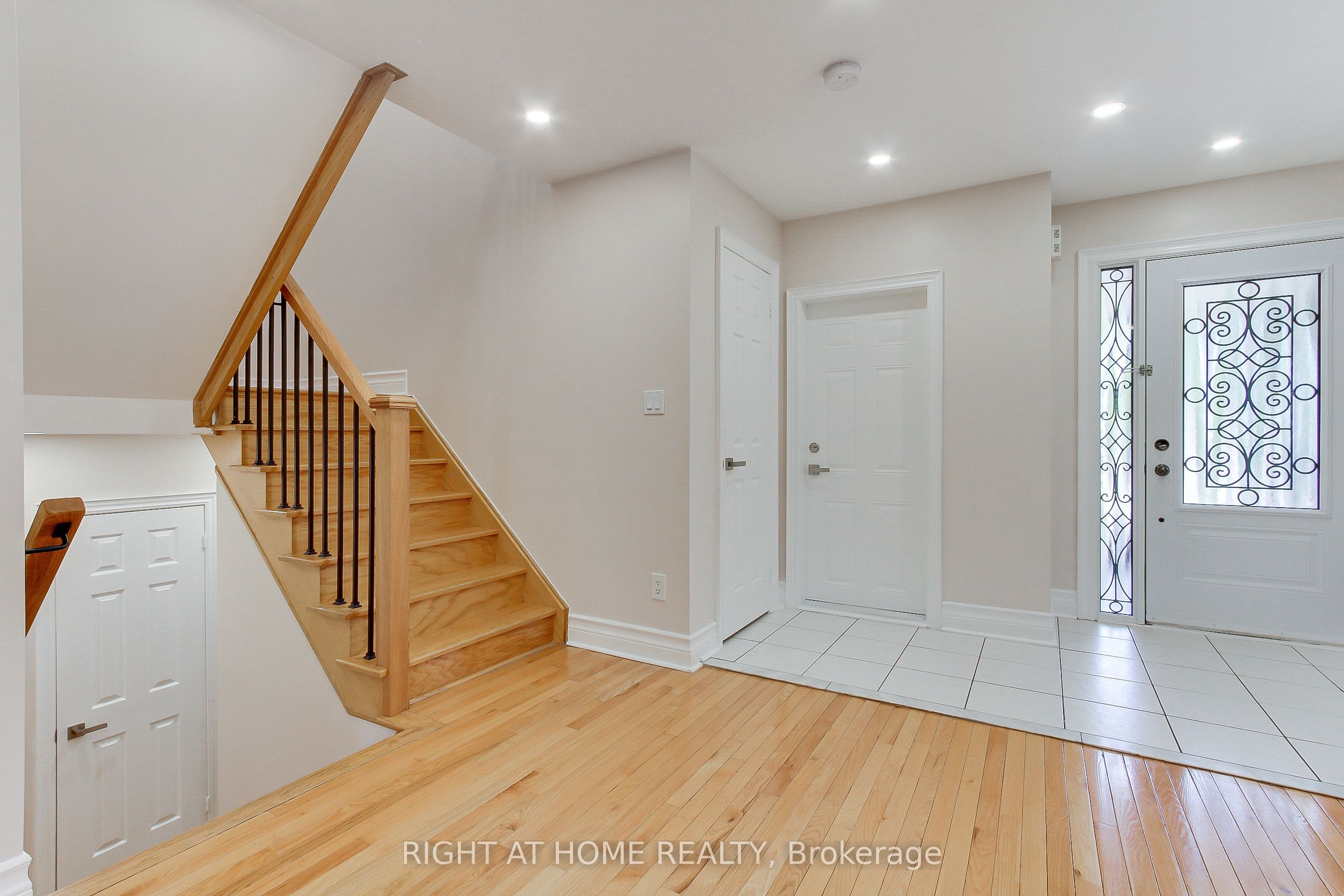 23 Maffey Crescent E Property Photo 8