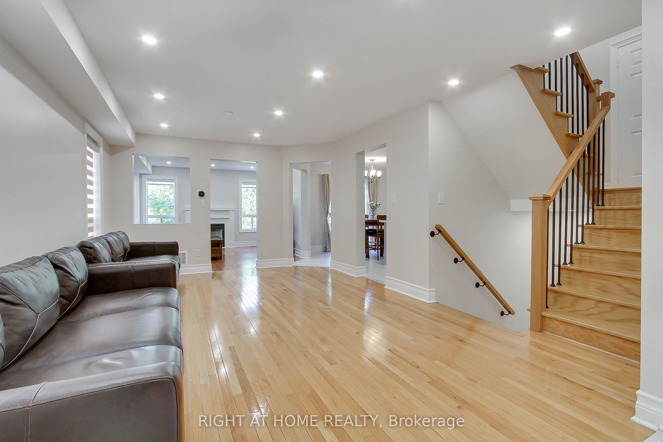 23 Maffey Crescent E Property Photo 9