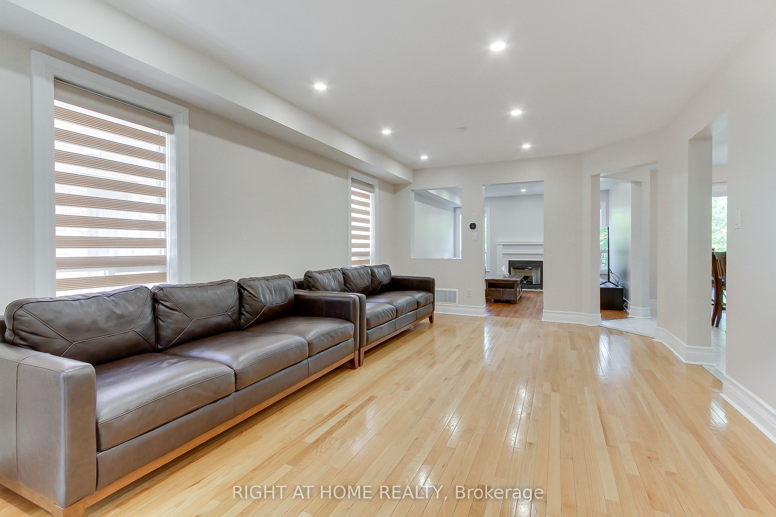 23 Maffey Crescent E Property Photo 10