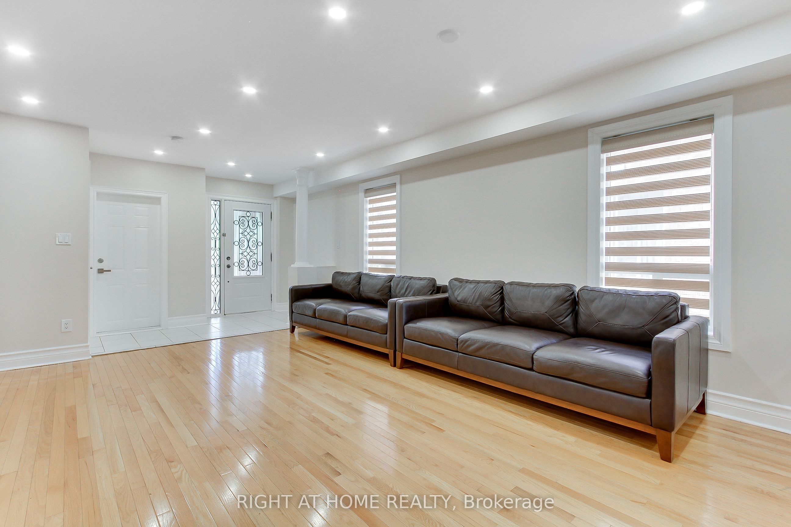 23 Maffey Crescent E Property Photo 11