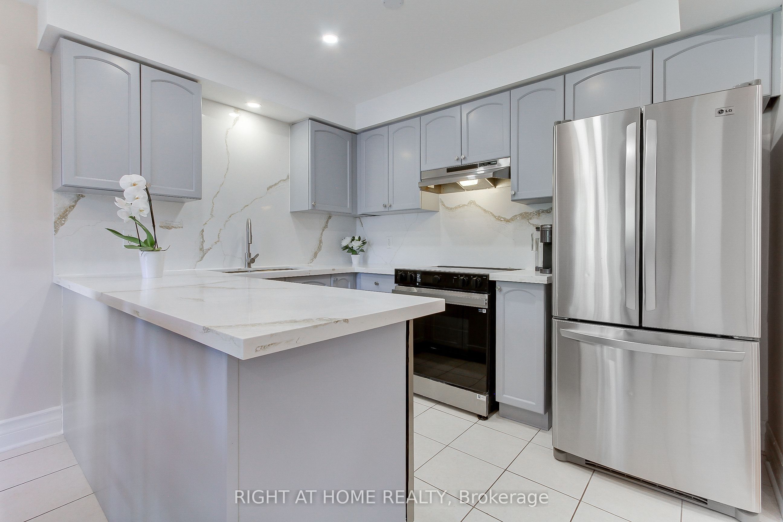 23 Maffey Crescent E Property Photo 13