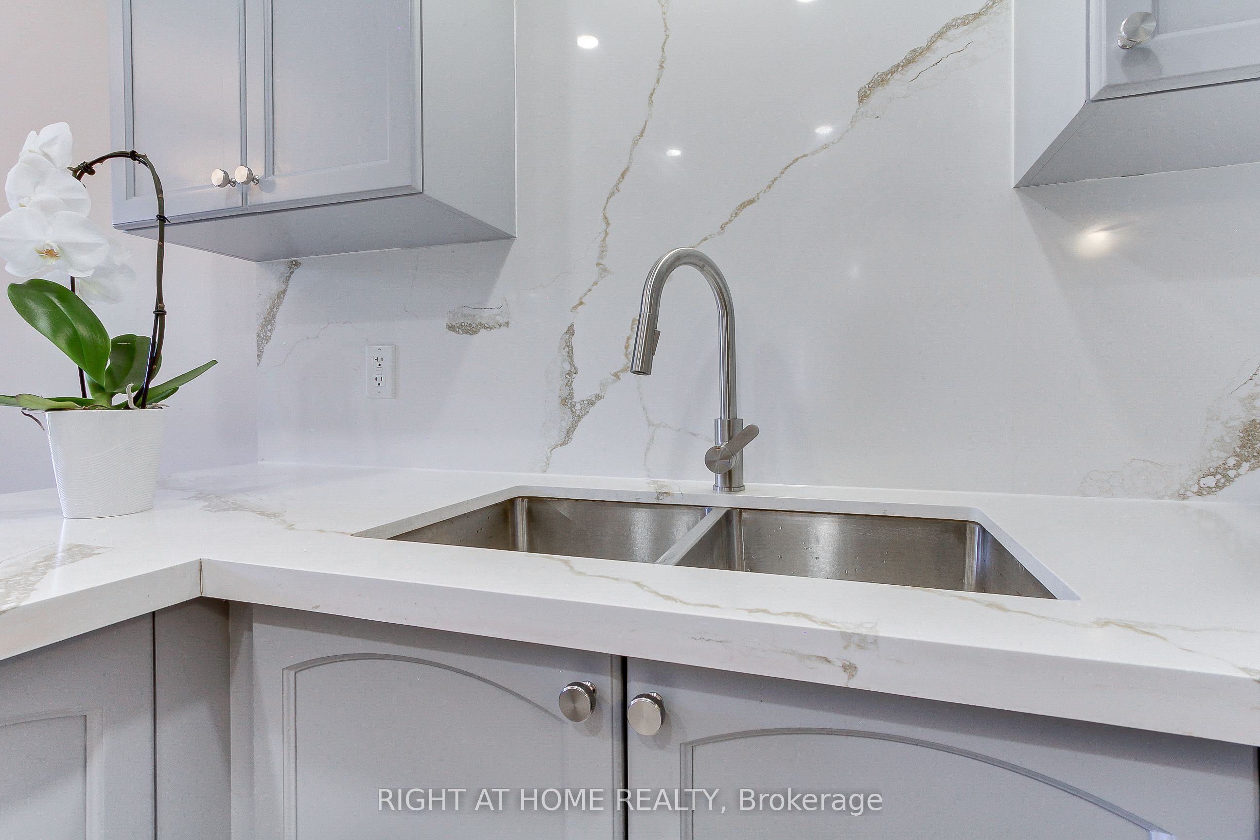 23 Maffey Crescent E Property Photo 15