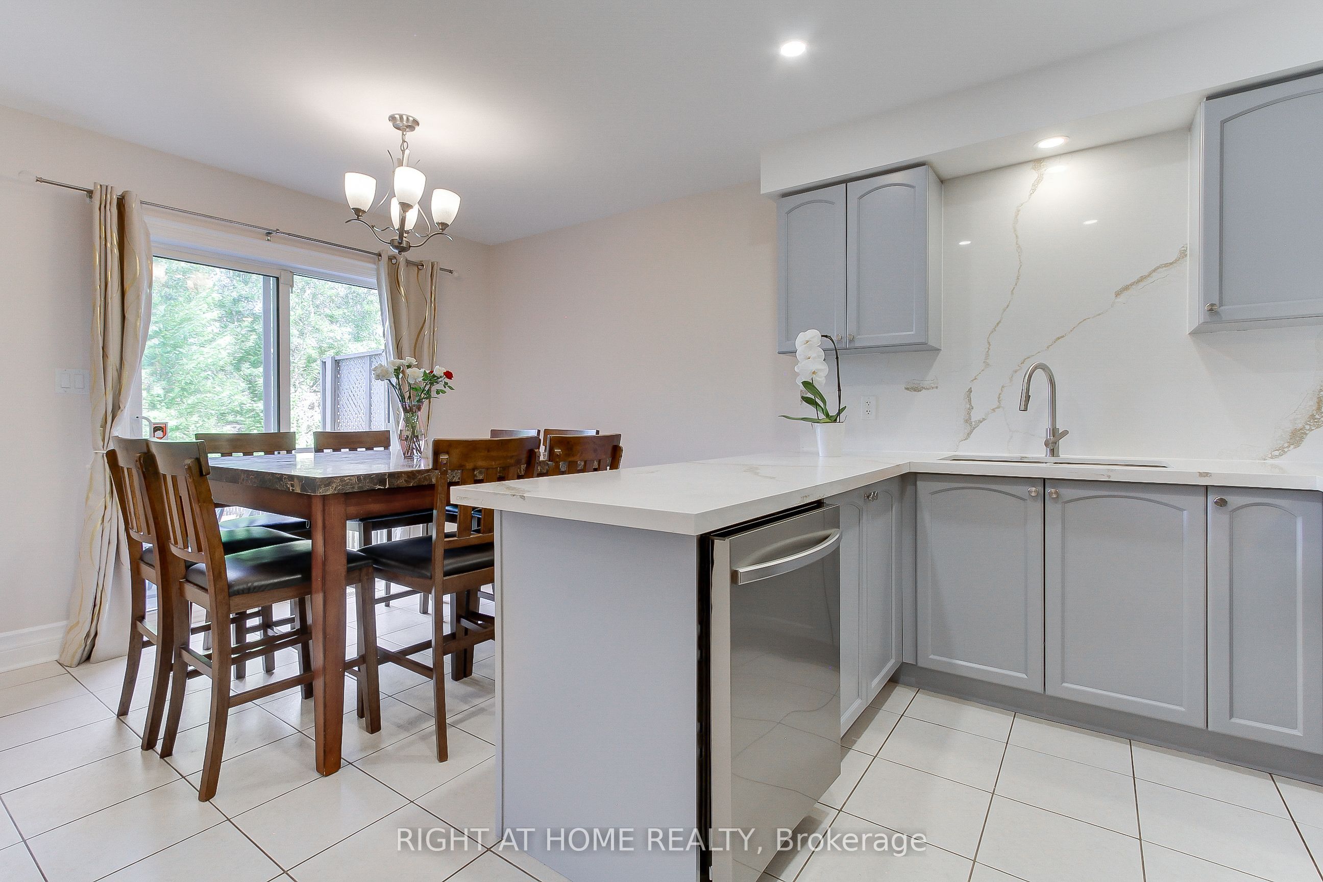 23 Maffey Crescent E Property Photo 16