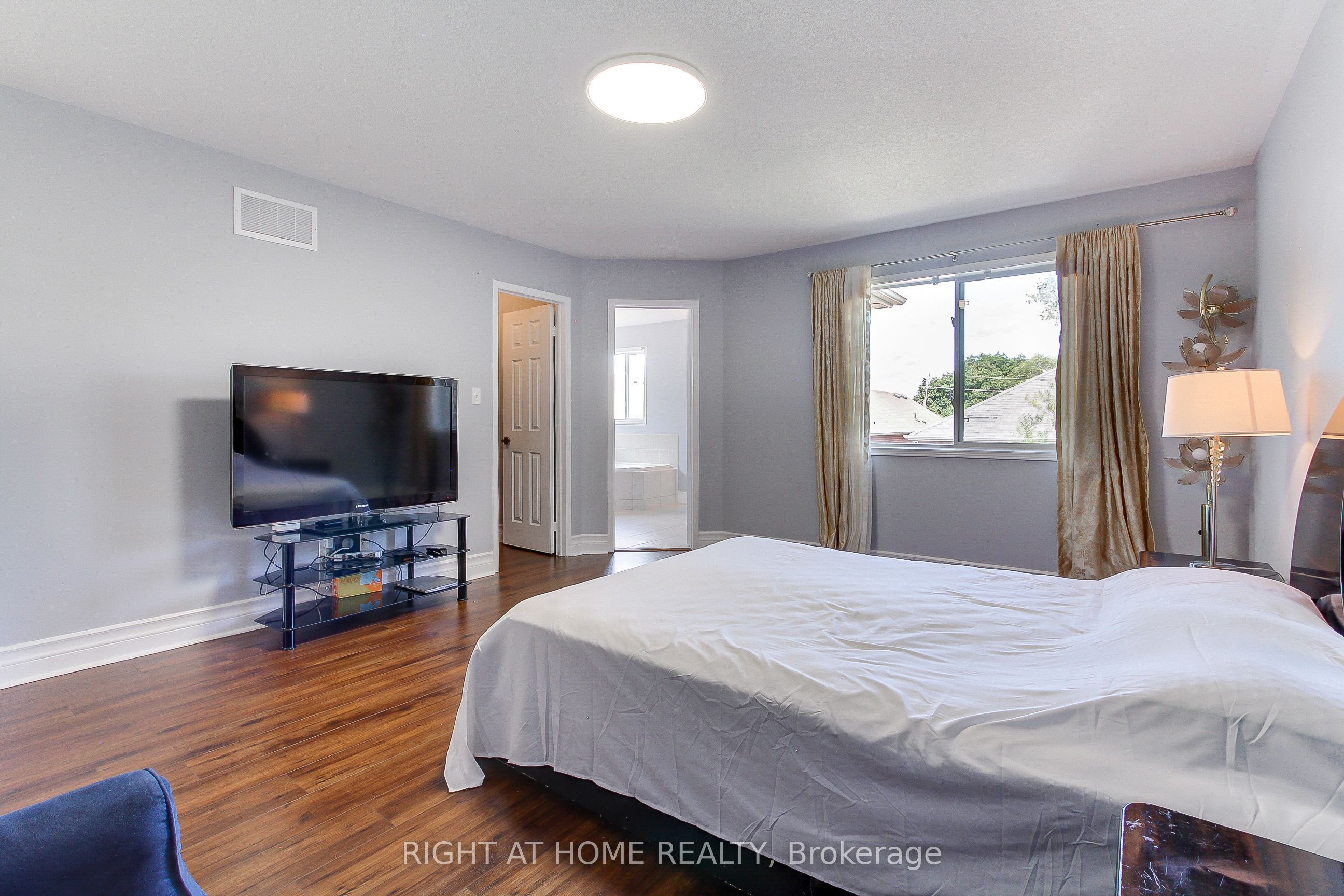 23 Maffey Crescent E Property Photo 28