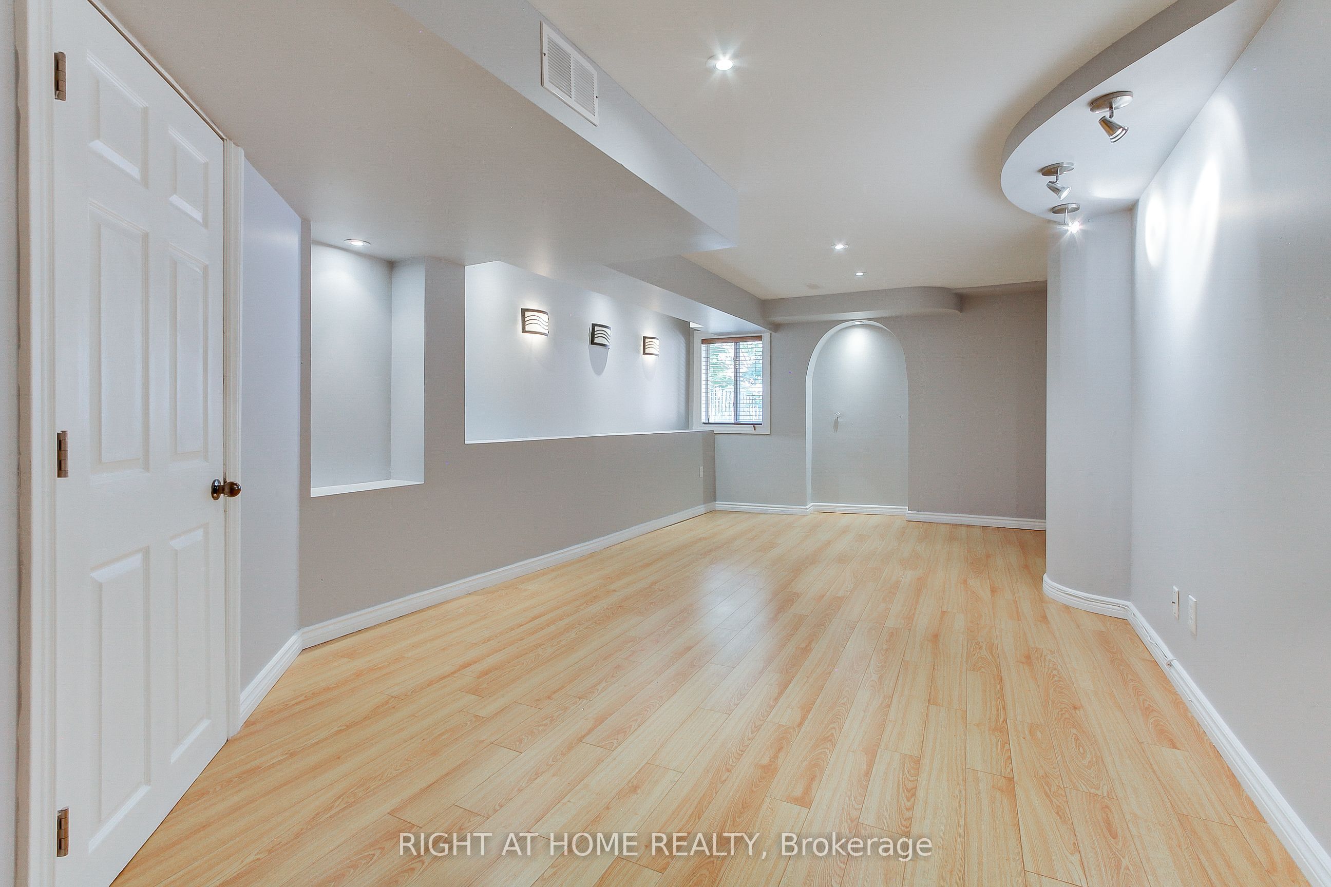 23 Maffey Crescent E Property Photo 41