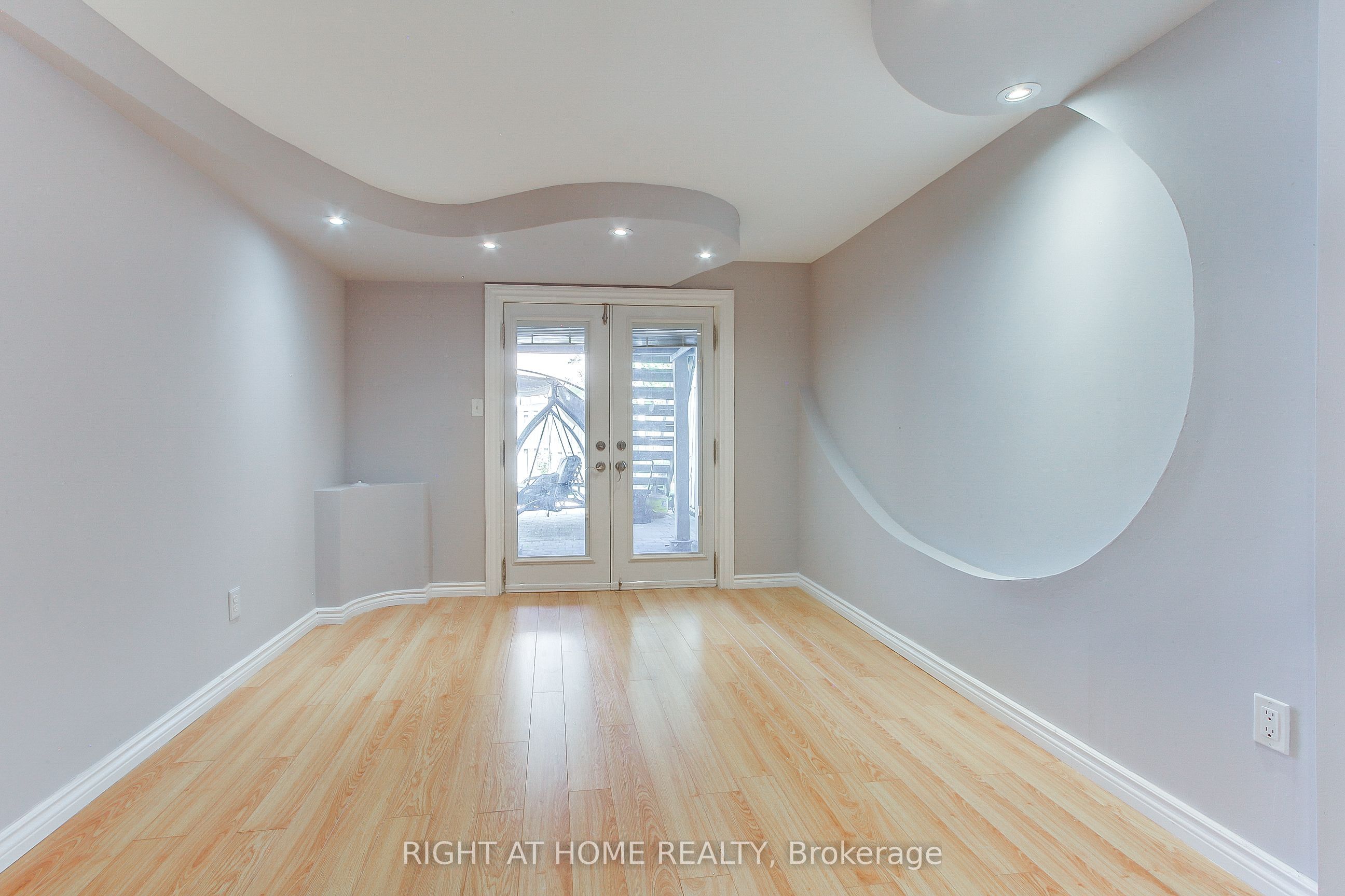 23 Maffey Crescent E Property Photo 44