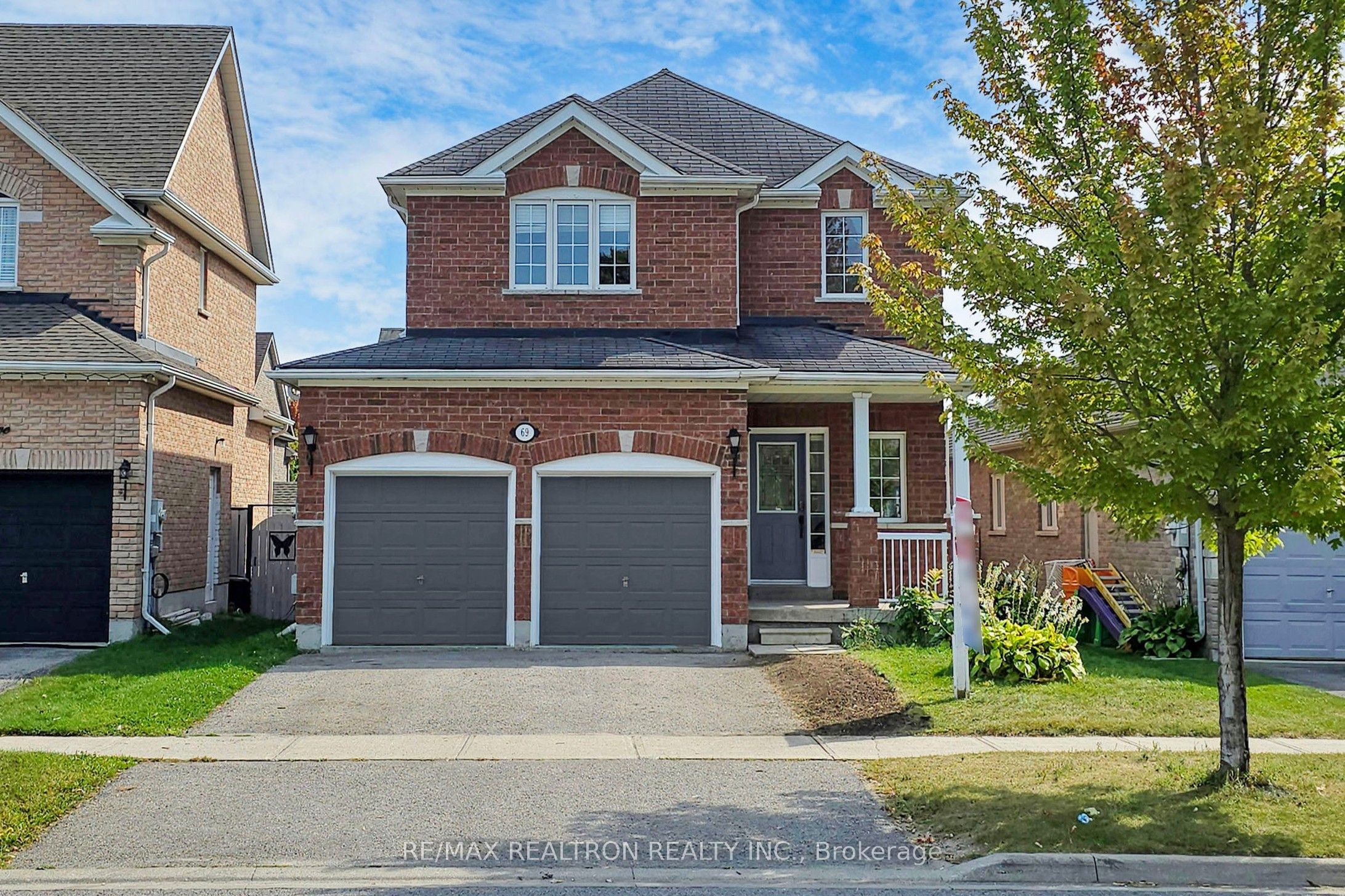 69 Richmond Park Dr Property Photo 1