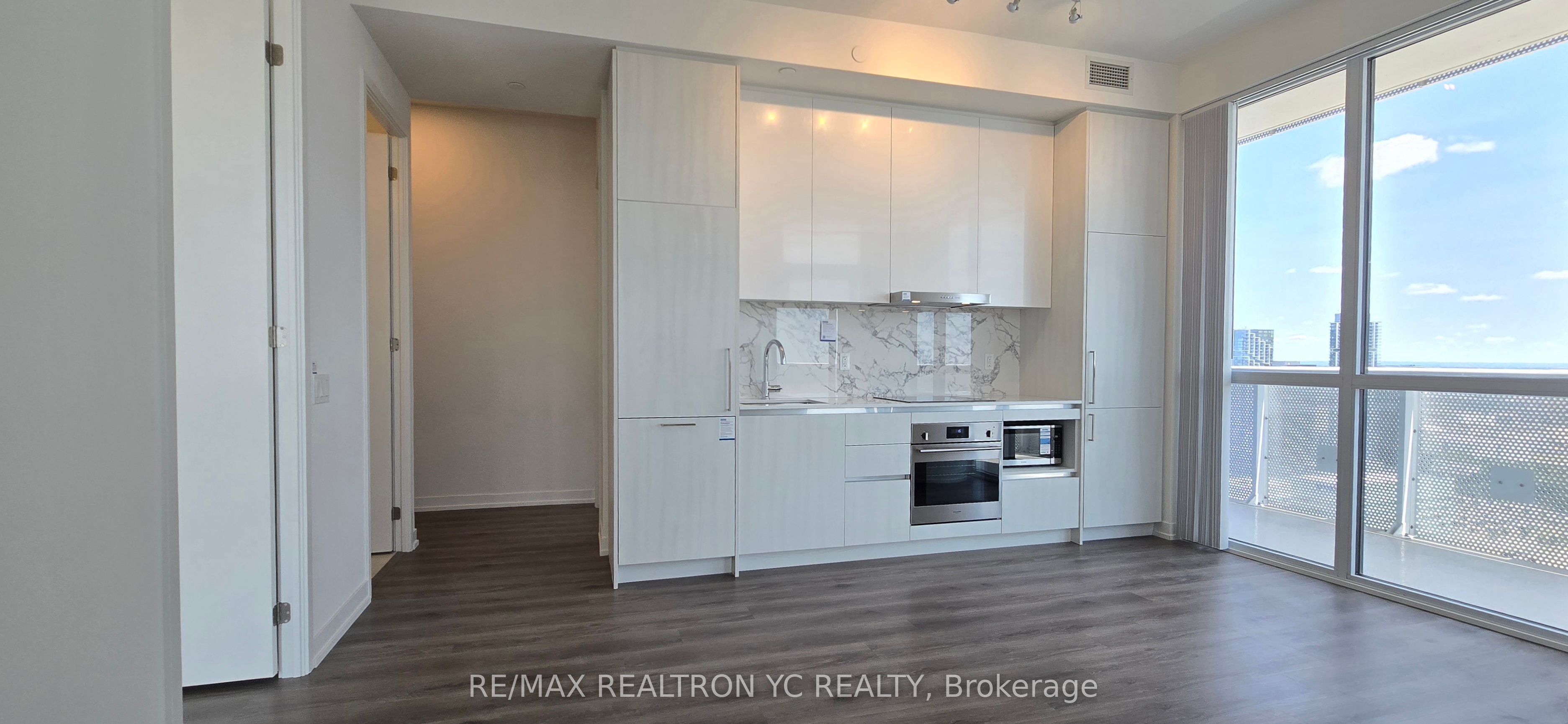 225 Commerce St Property Photo 1