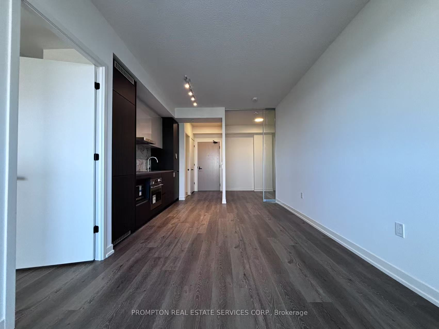 28 Interchange Way Property Photo 1