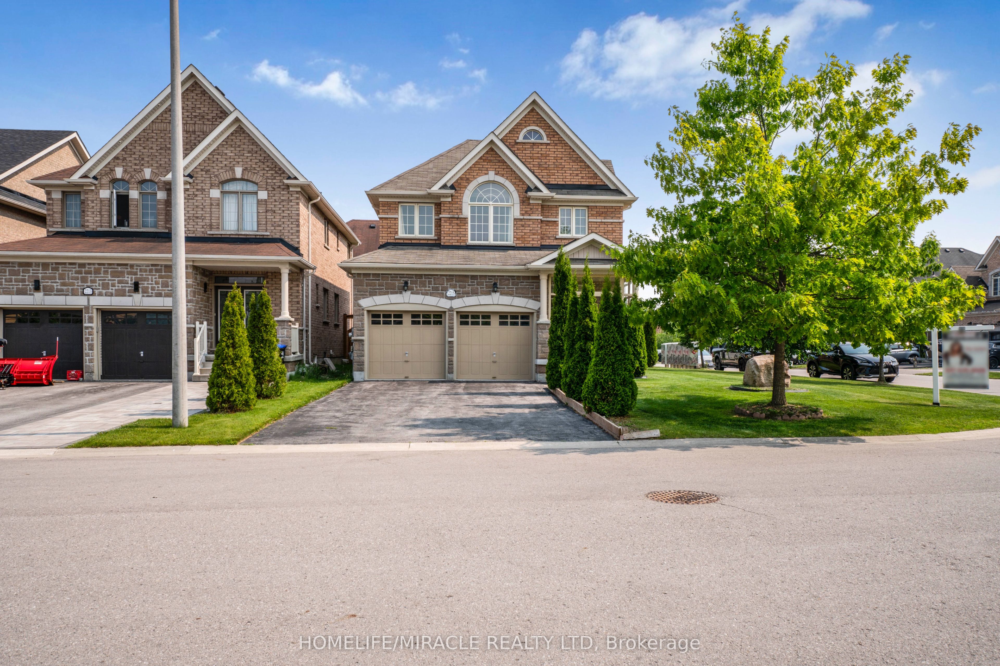 2215 Dawson Crescent Property Photo 1