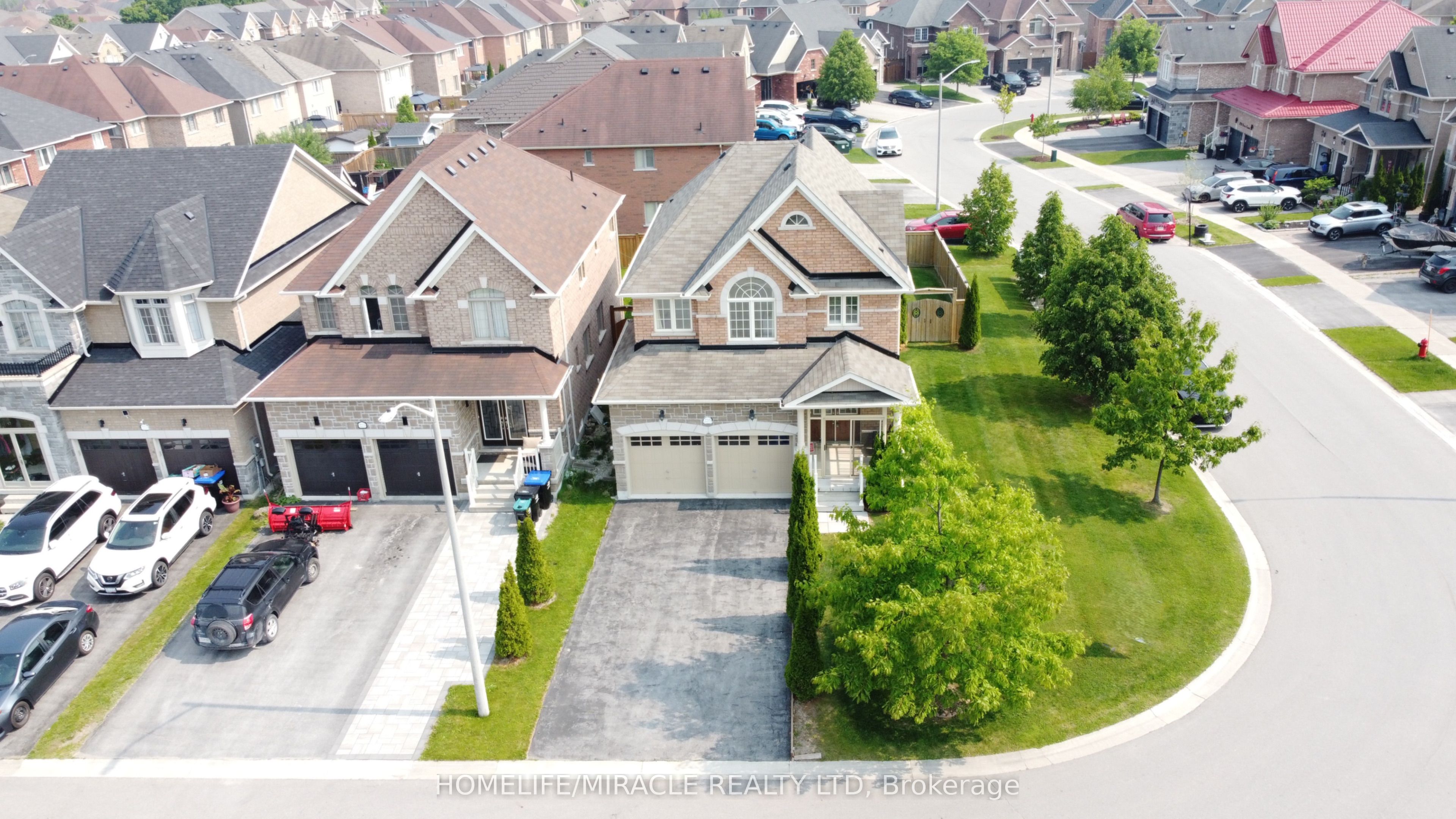 2215 Dawson Crescent Property Photo 4