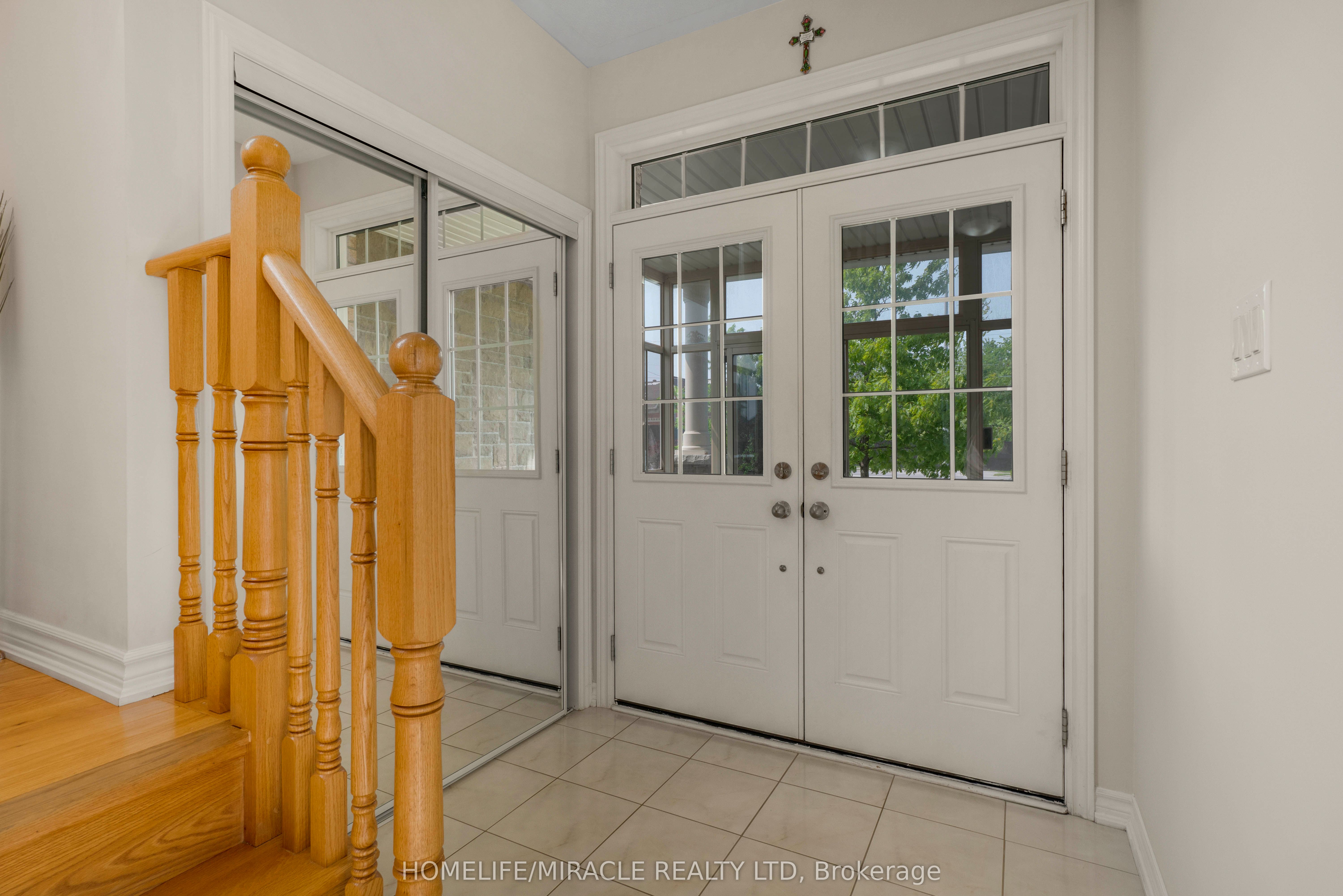 2215 Dawson Crescent Property Photo 5