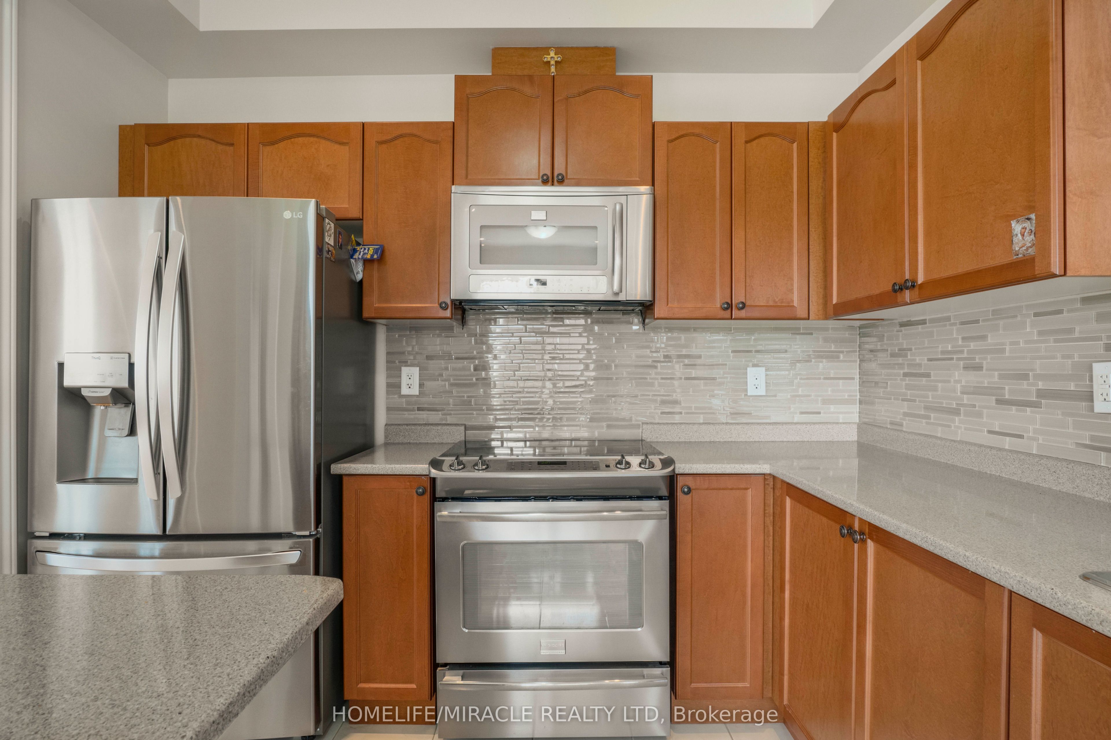 2215 Dawson Crescent Property Photo 8