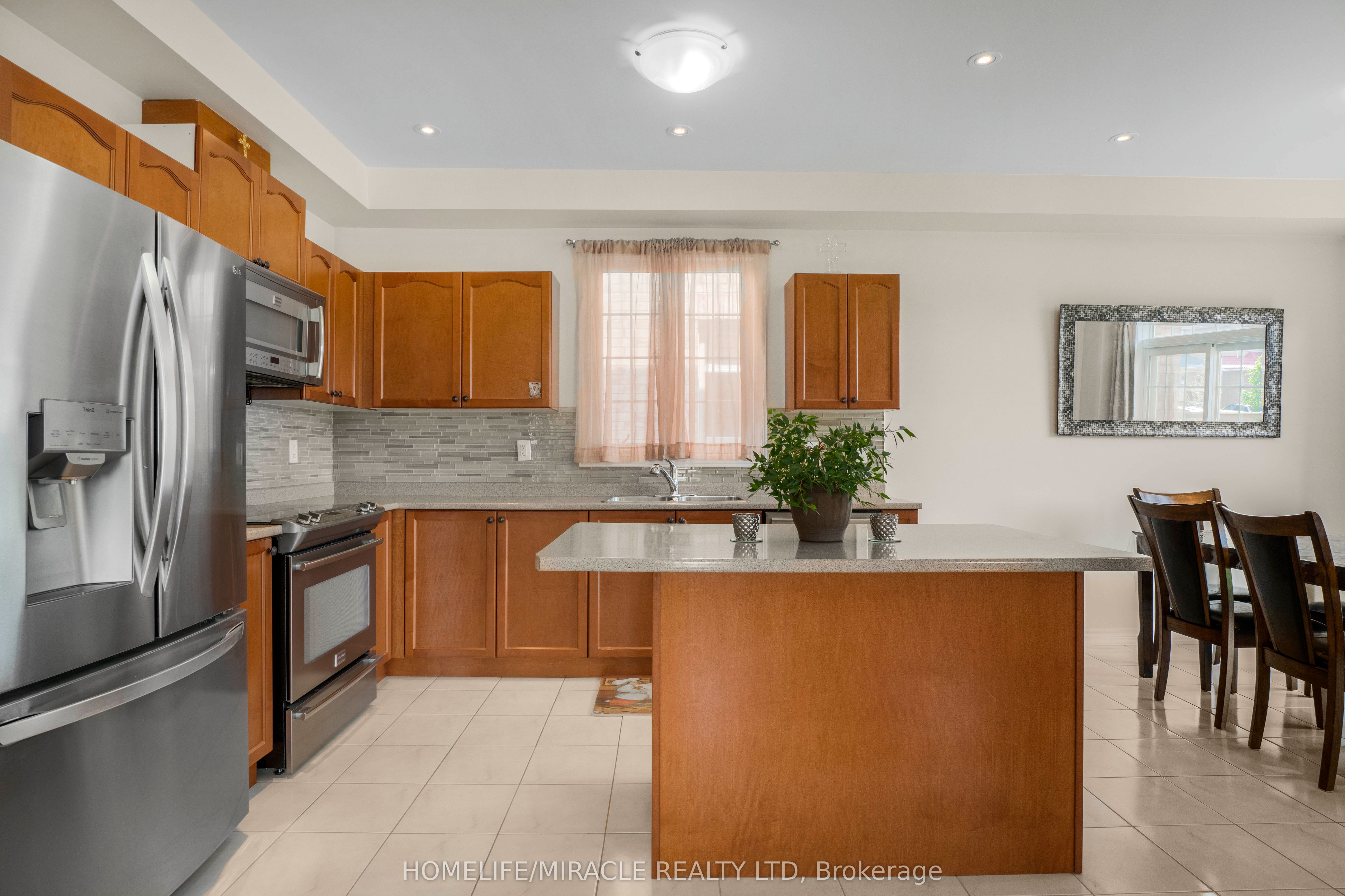 2215 Dawson Crescent Property Photo 10