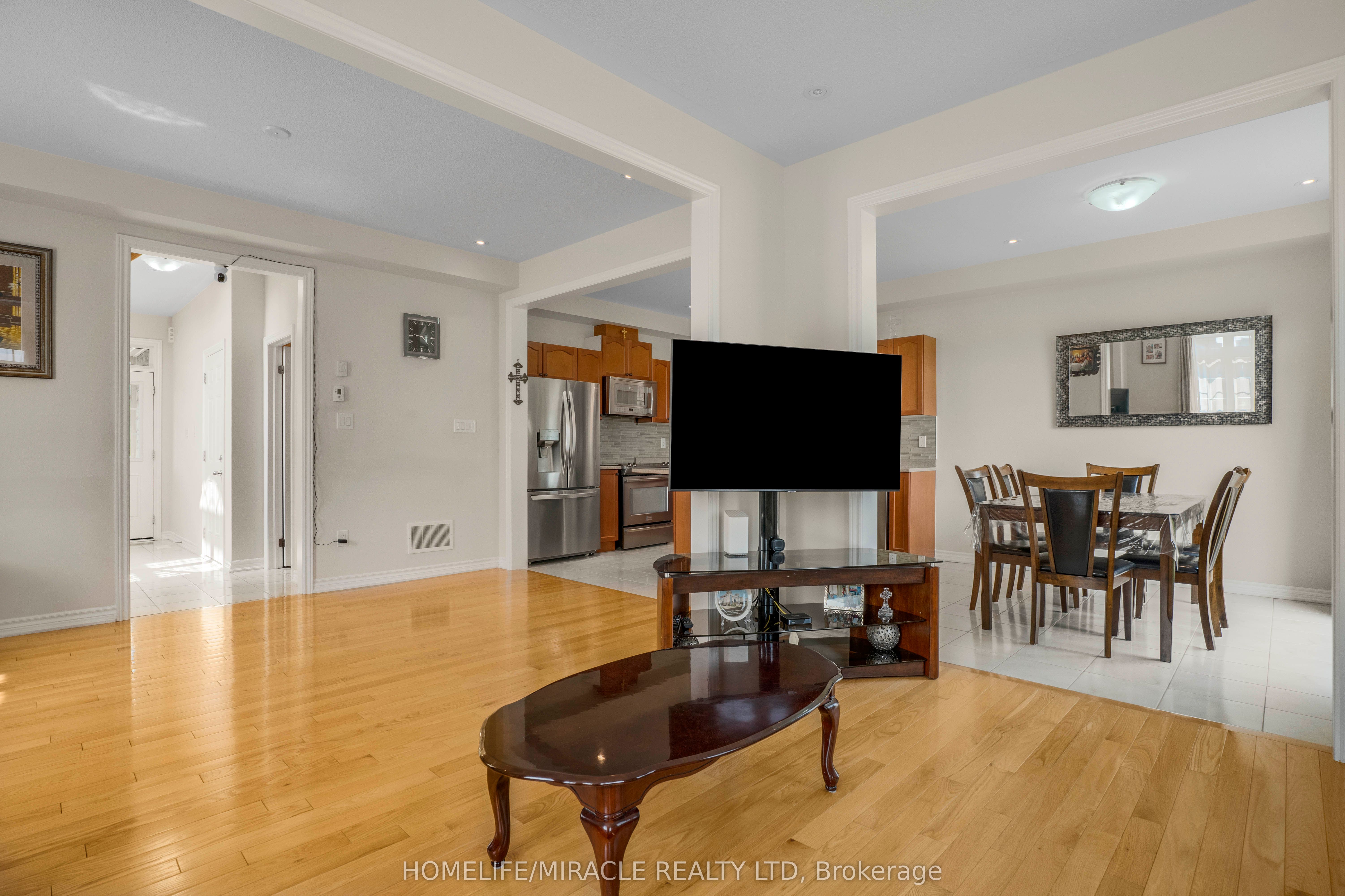 2215 Dawson Crescent Property Photo 17