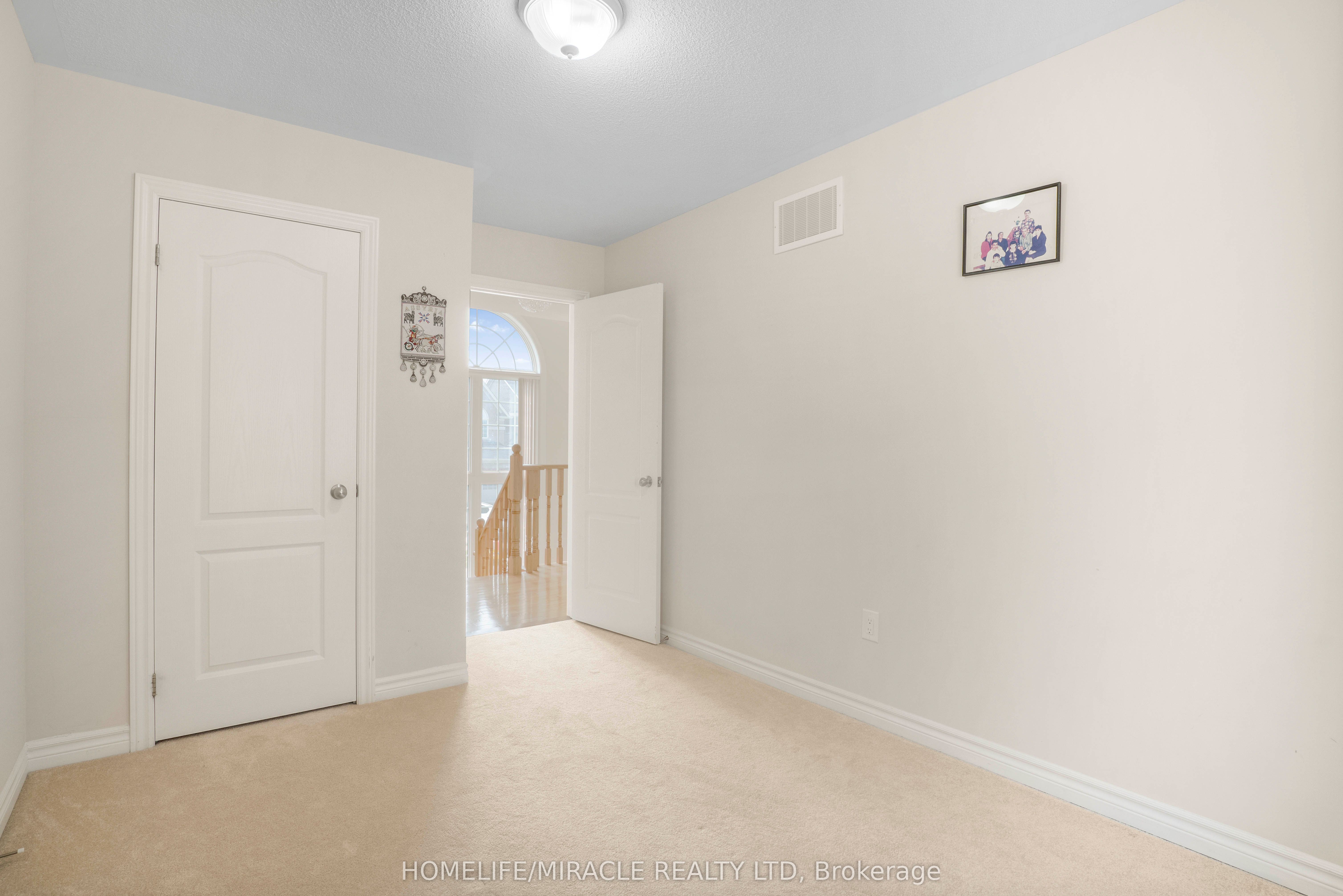 2215 Dawson Crescent Property Photo 25