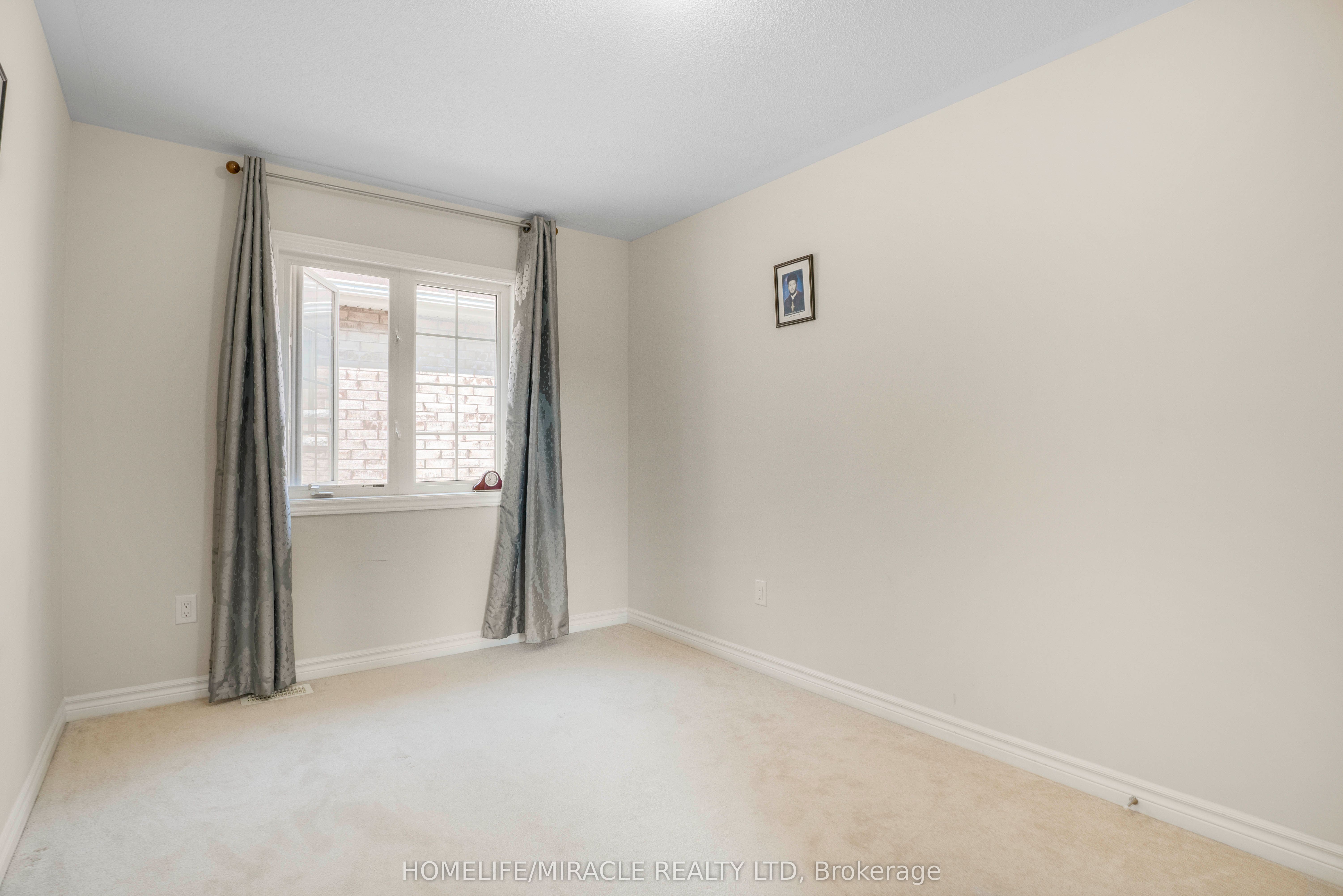 2215 Dawson Crescent Property Photo 26
