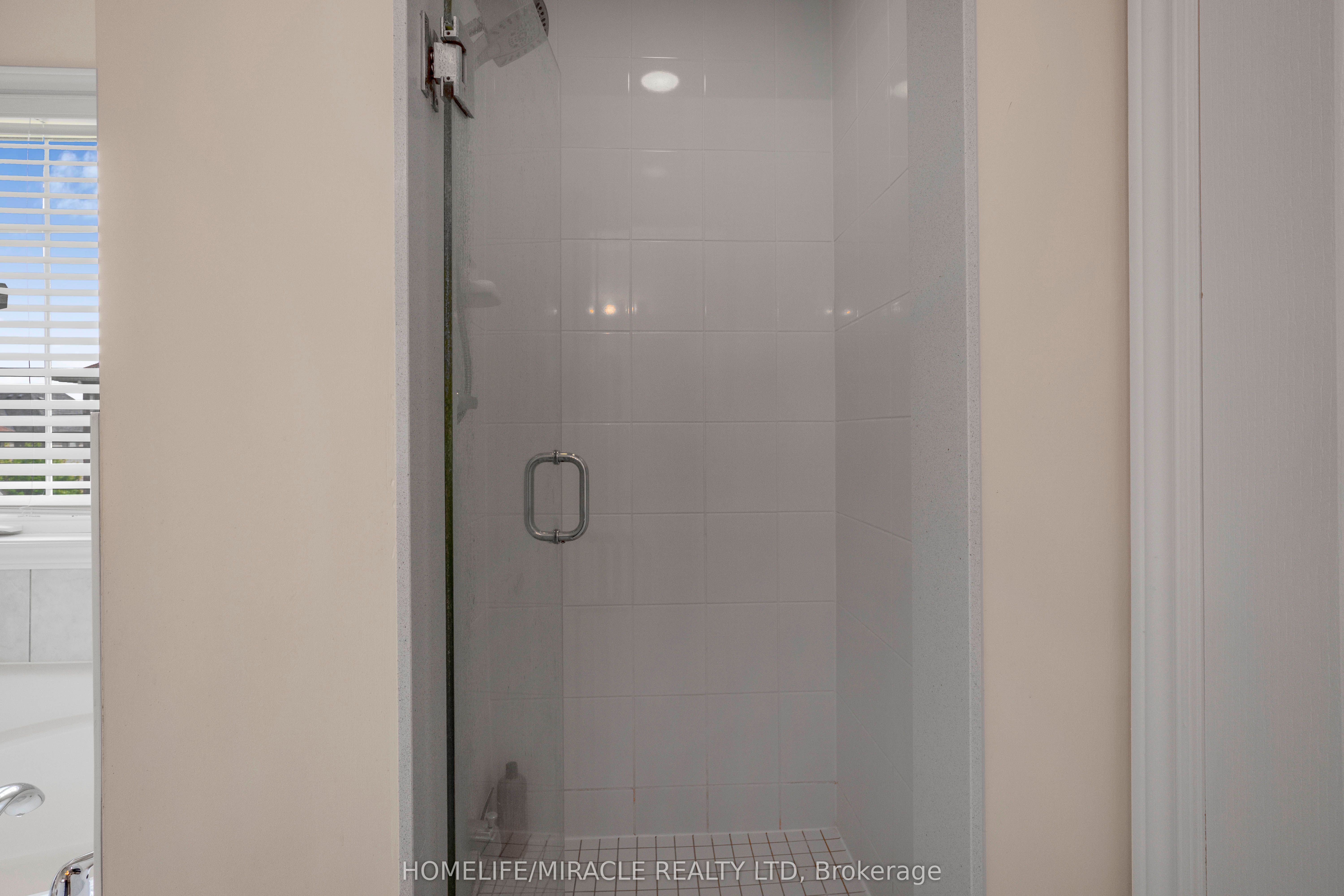 2215 Dawson Crescent Property Photo 29