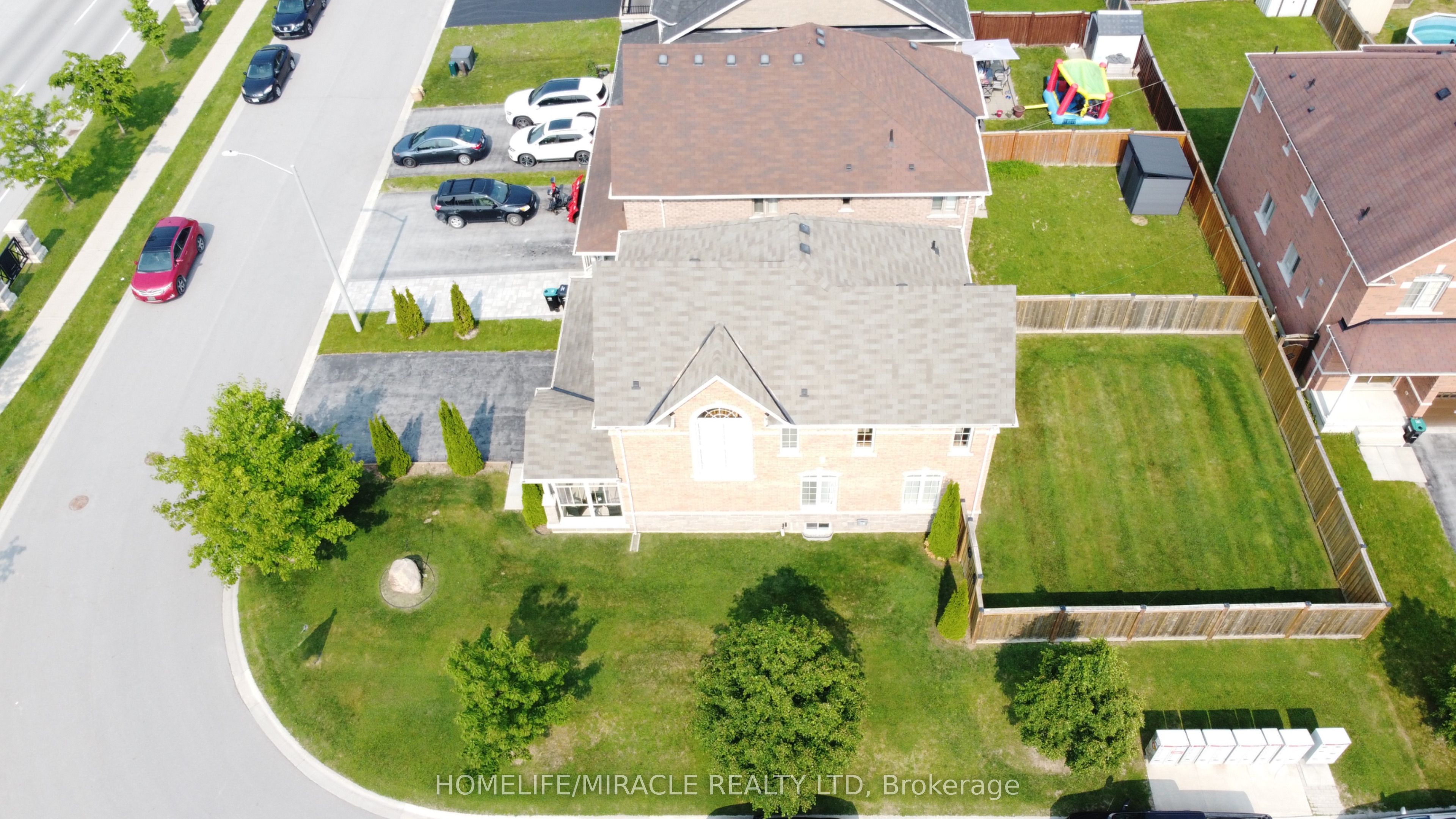 2215 Dawson Crescent Property Photo 35