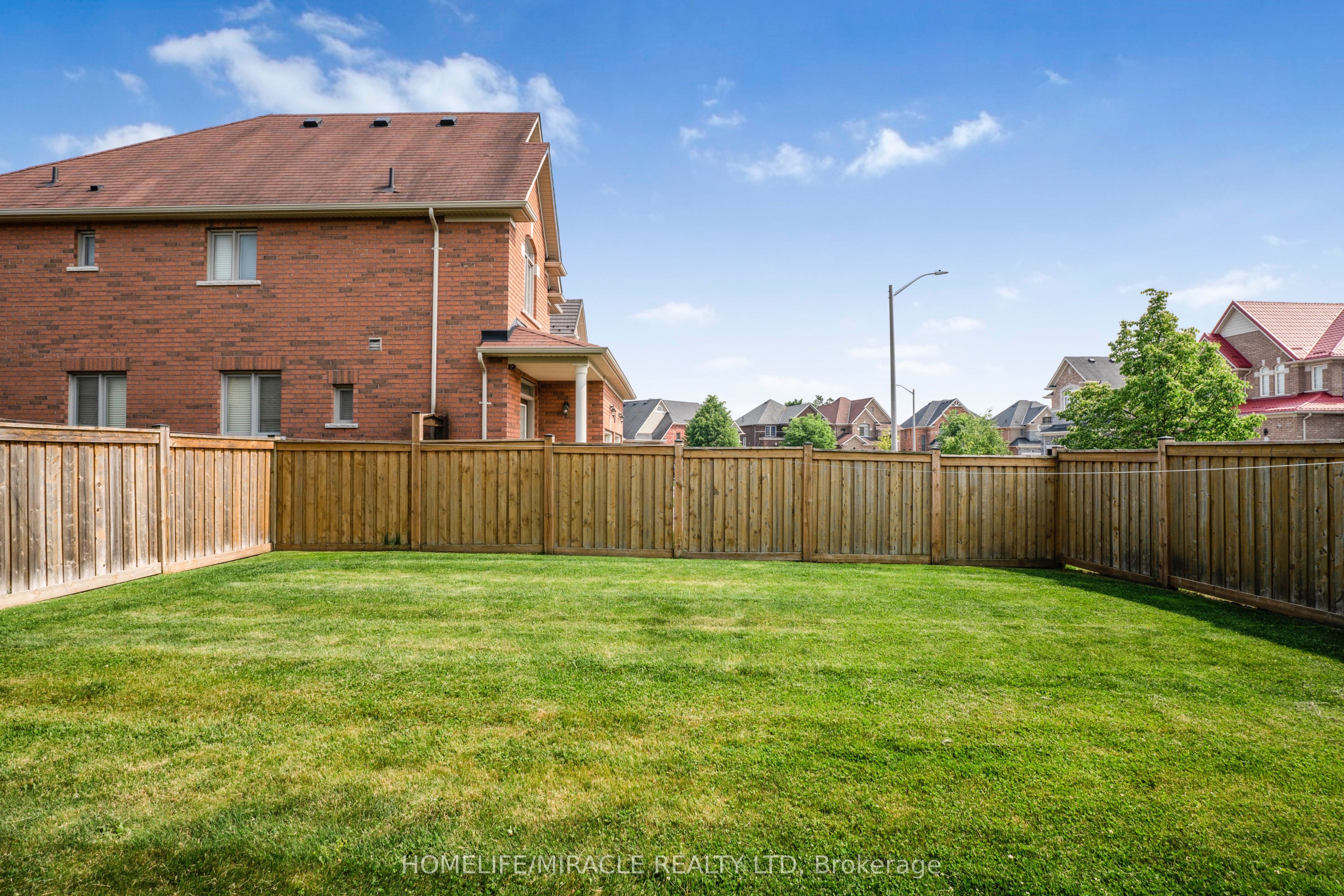 2215 Dawson Crescent Property Photo 36