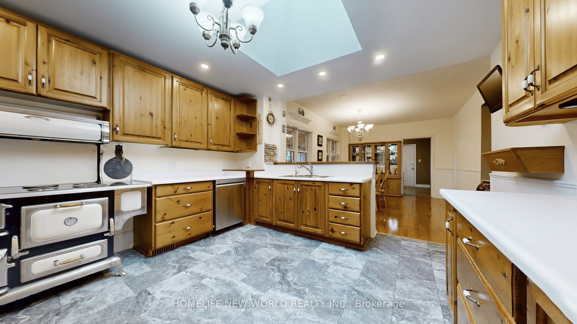 18770 Leslie Street Property Photo 11