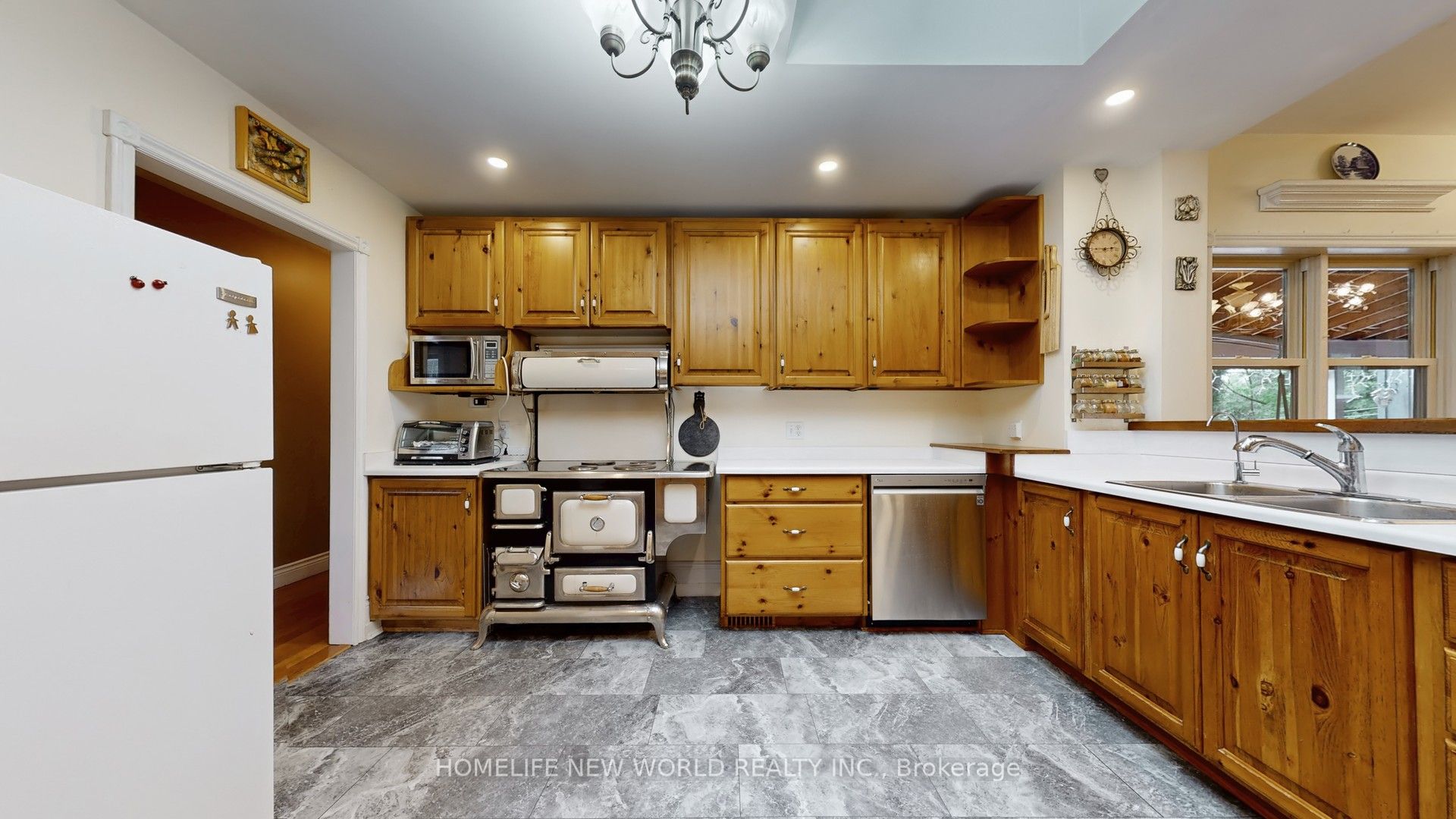 18770 Leslie Street Property Photo 12