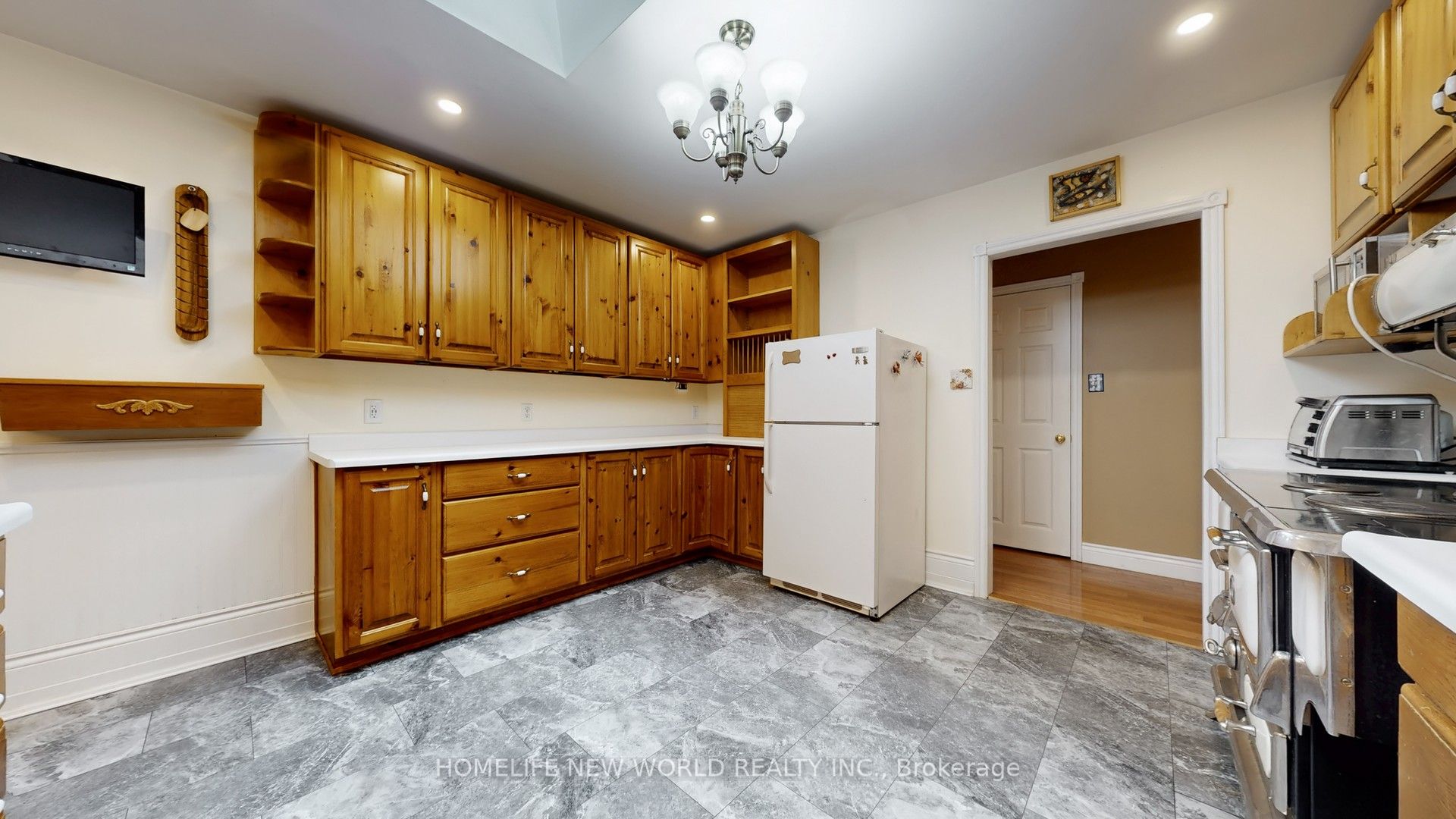 18770 Leslie Street Property Photo 13