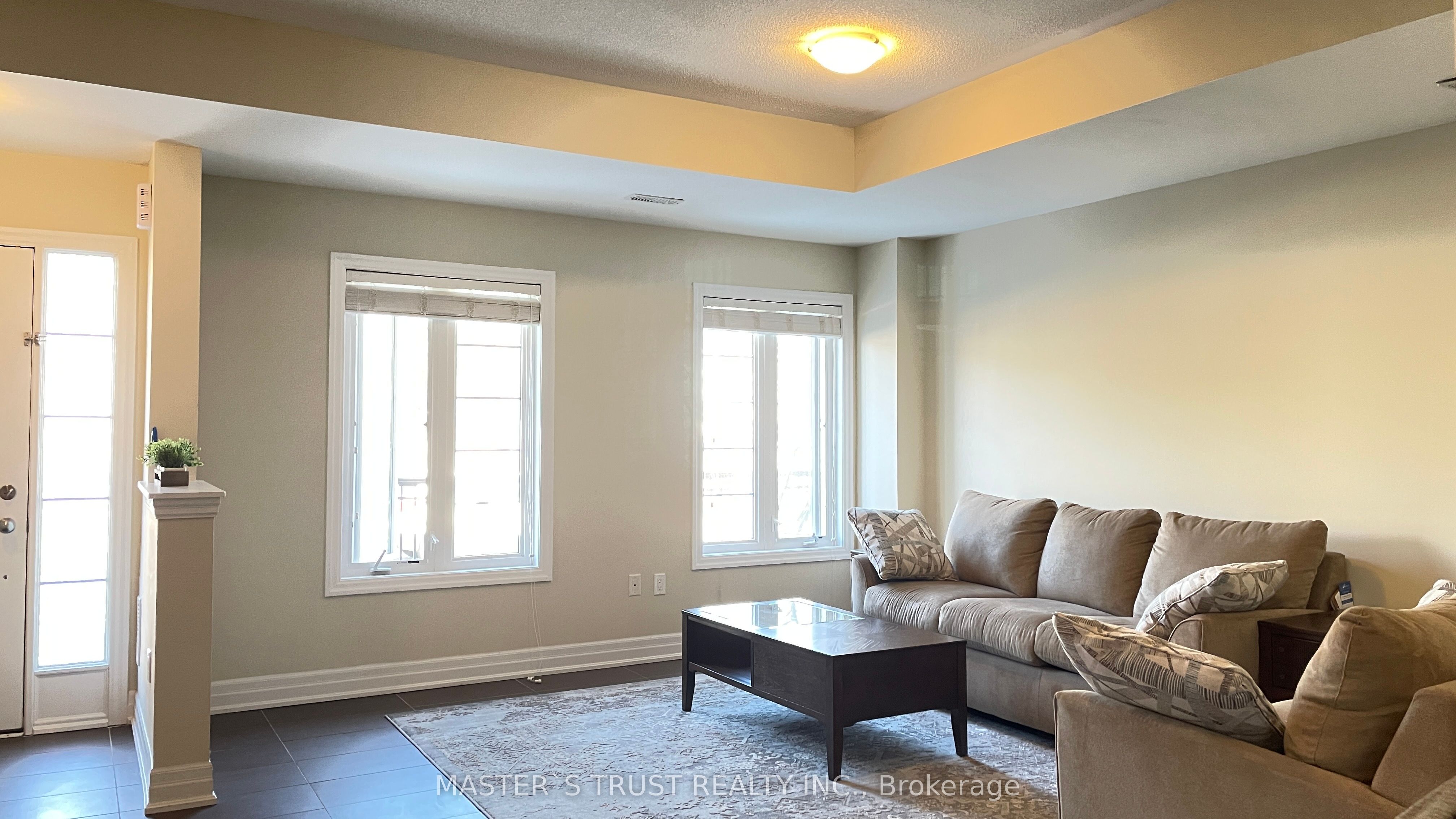 27 Beverley Glen Boulevard Property Photo 3