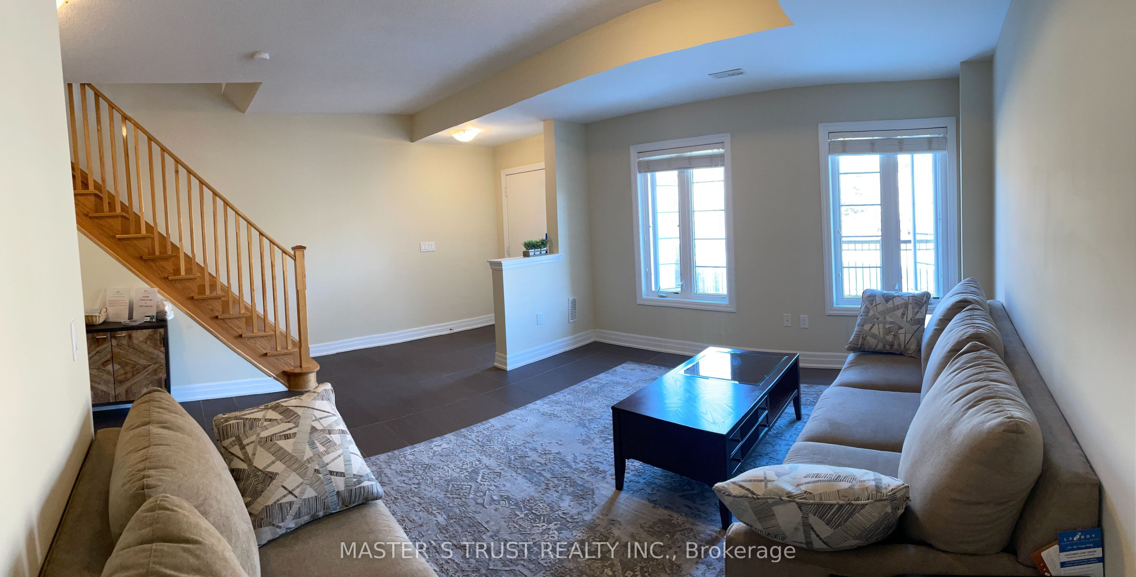 27 Beverley Glen Boulevard Property Photo 4