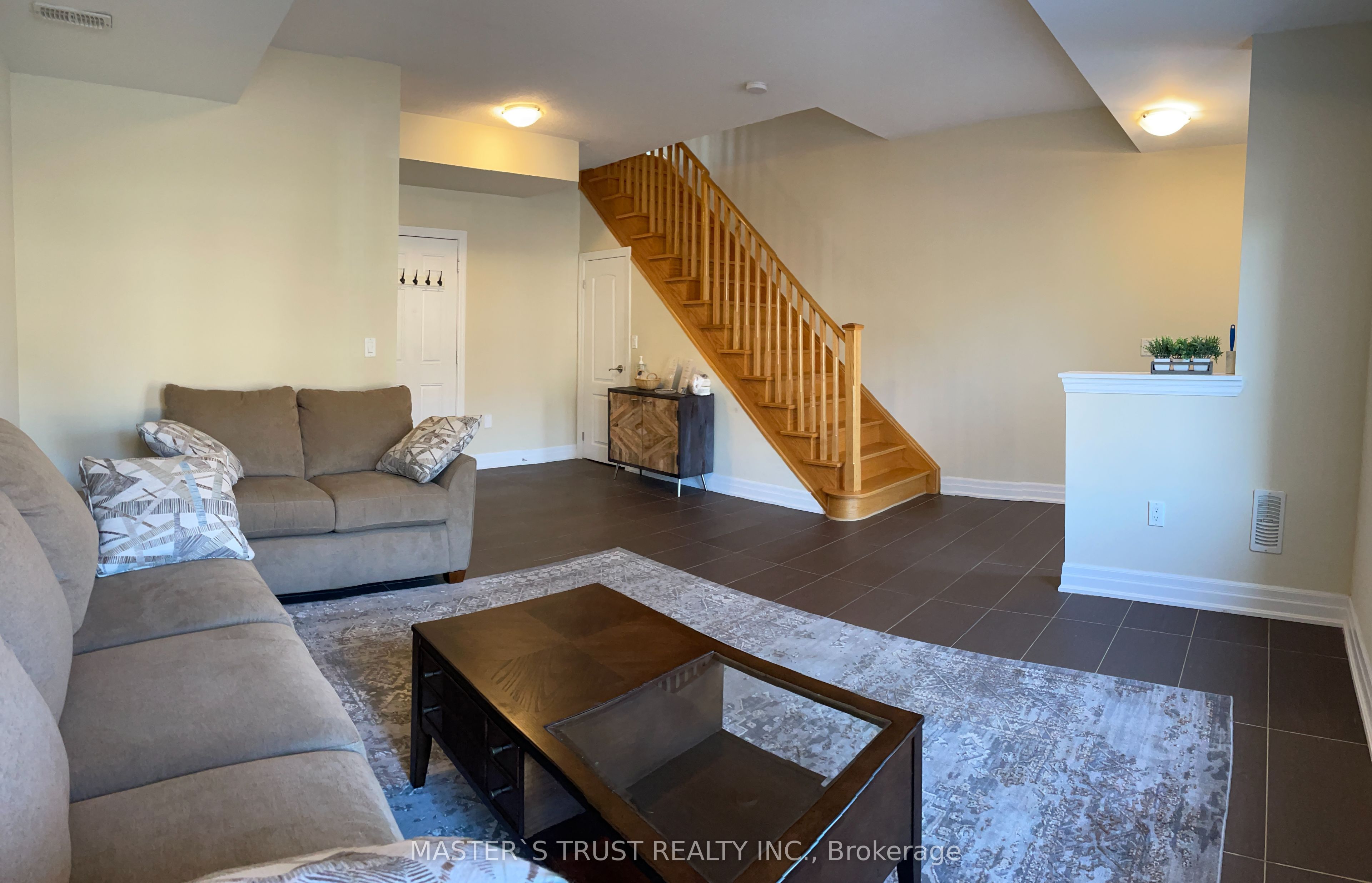 27 Beverley Glen Boulevard Property Photo 6