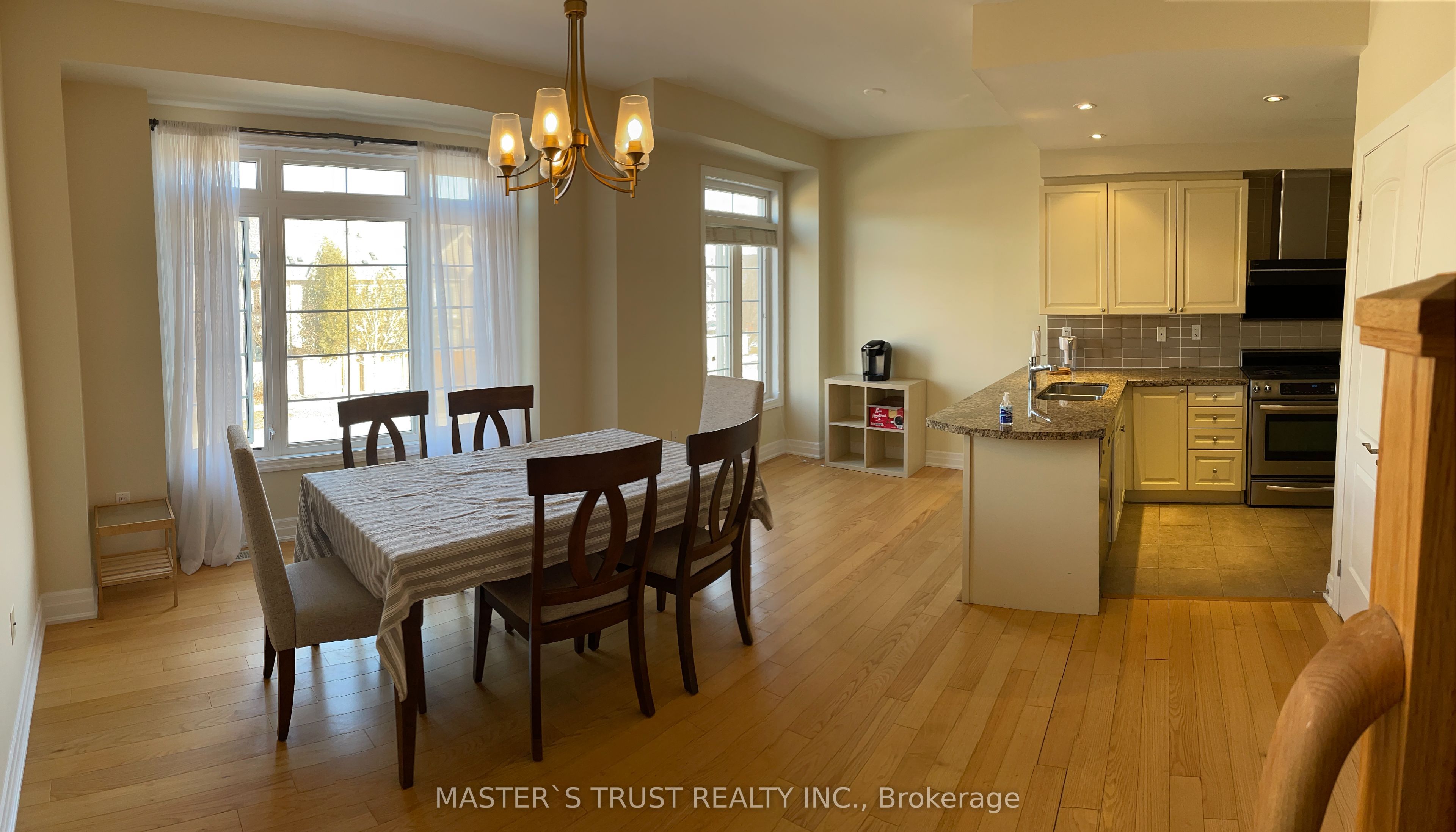 27 Beverley Glen Boulevard Property Photo 10