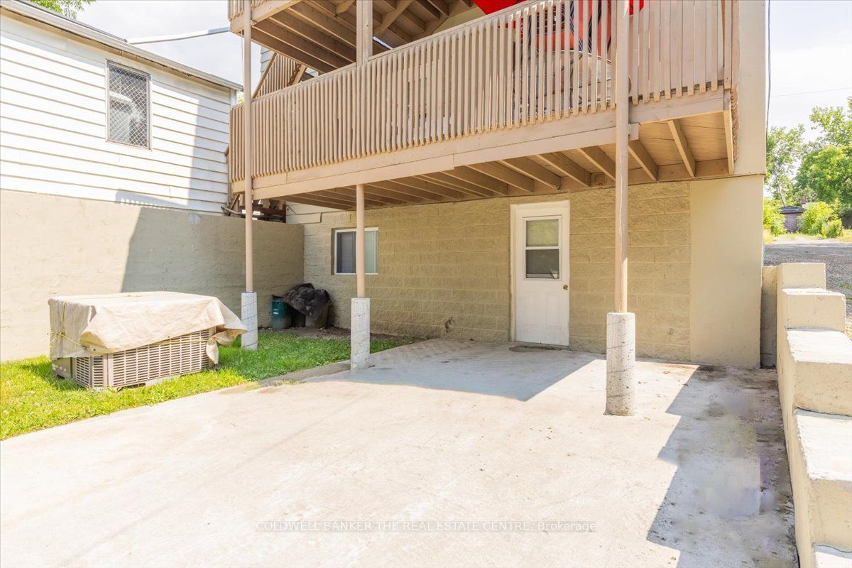 379 Simcoe Street Property Photo 10